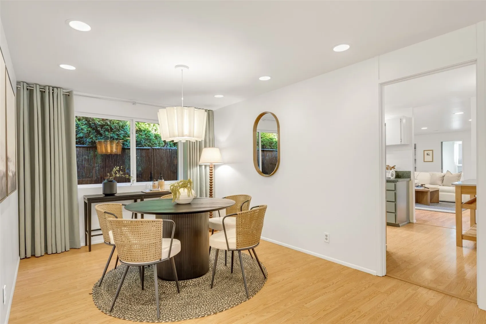 13524 Roosevelt Way N, Seattle, WA 98133