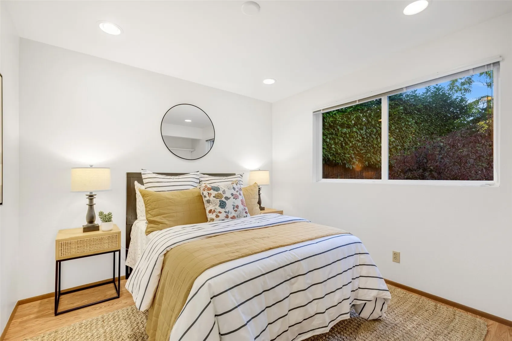 13524 Roosevelt Way N, Seattle, WA 98133