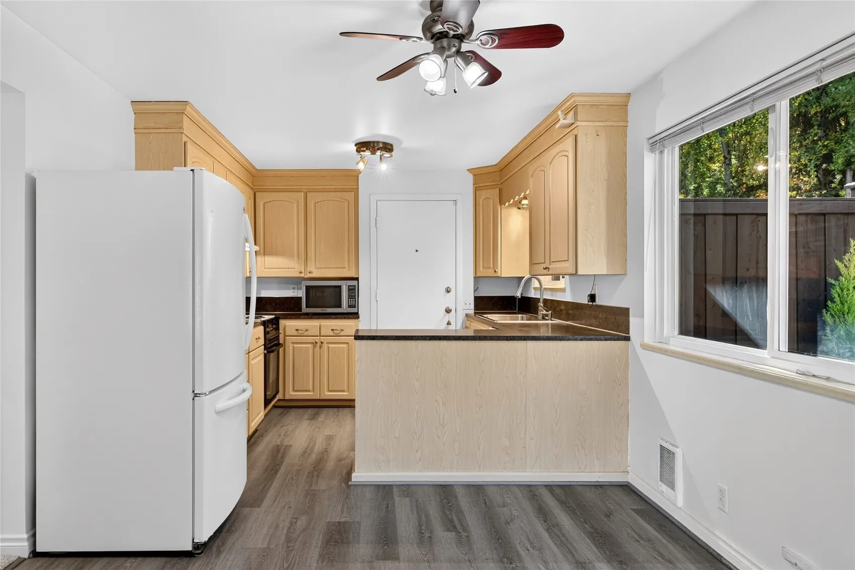 3128 SW Admiral Way , Seattle, WA 98126-2313