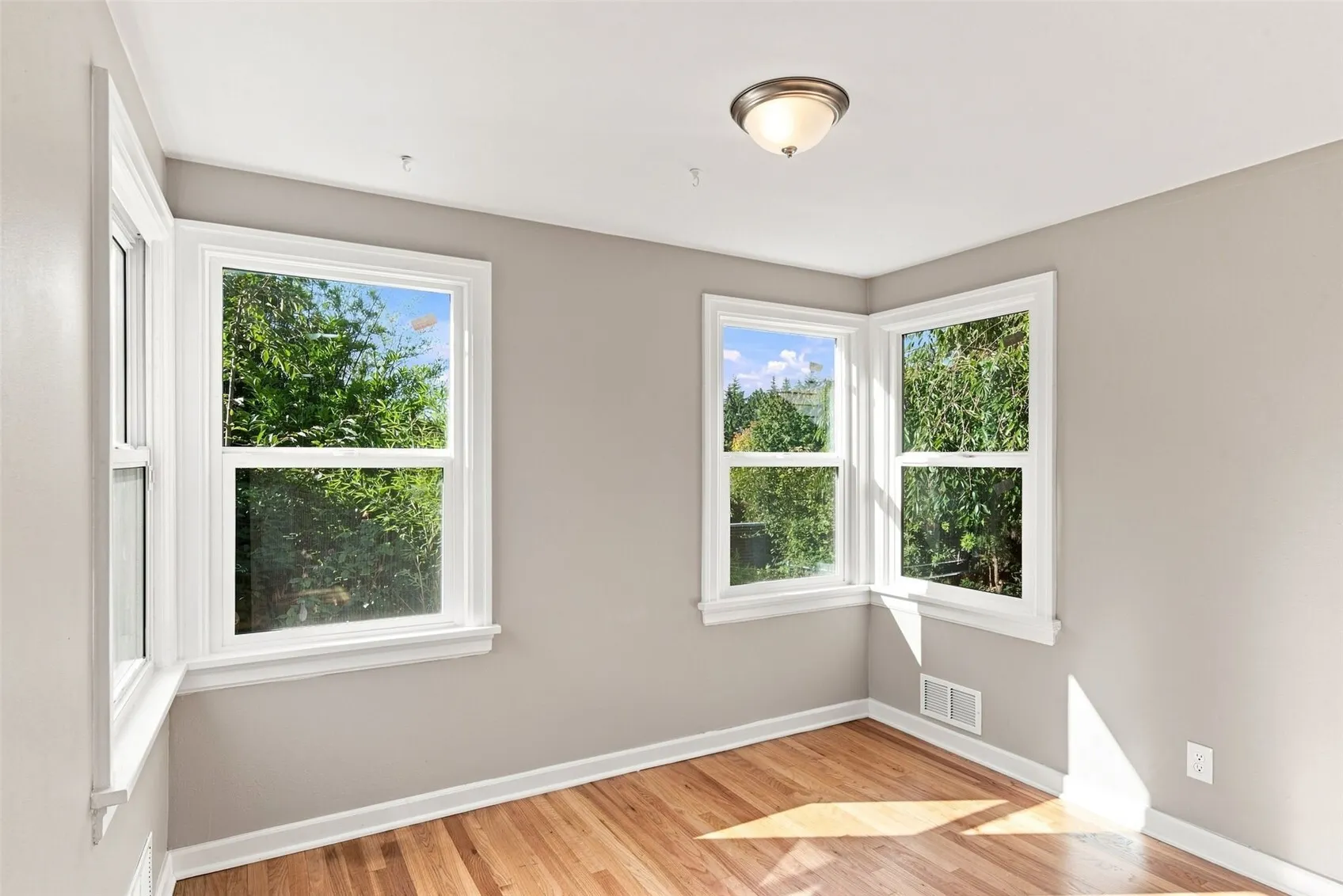 11261 Occidental Avenue S, Seattle, WA 98168