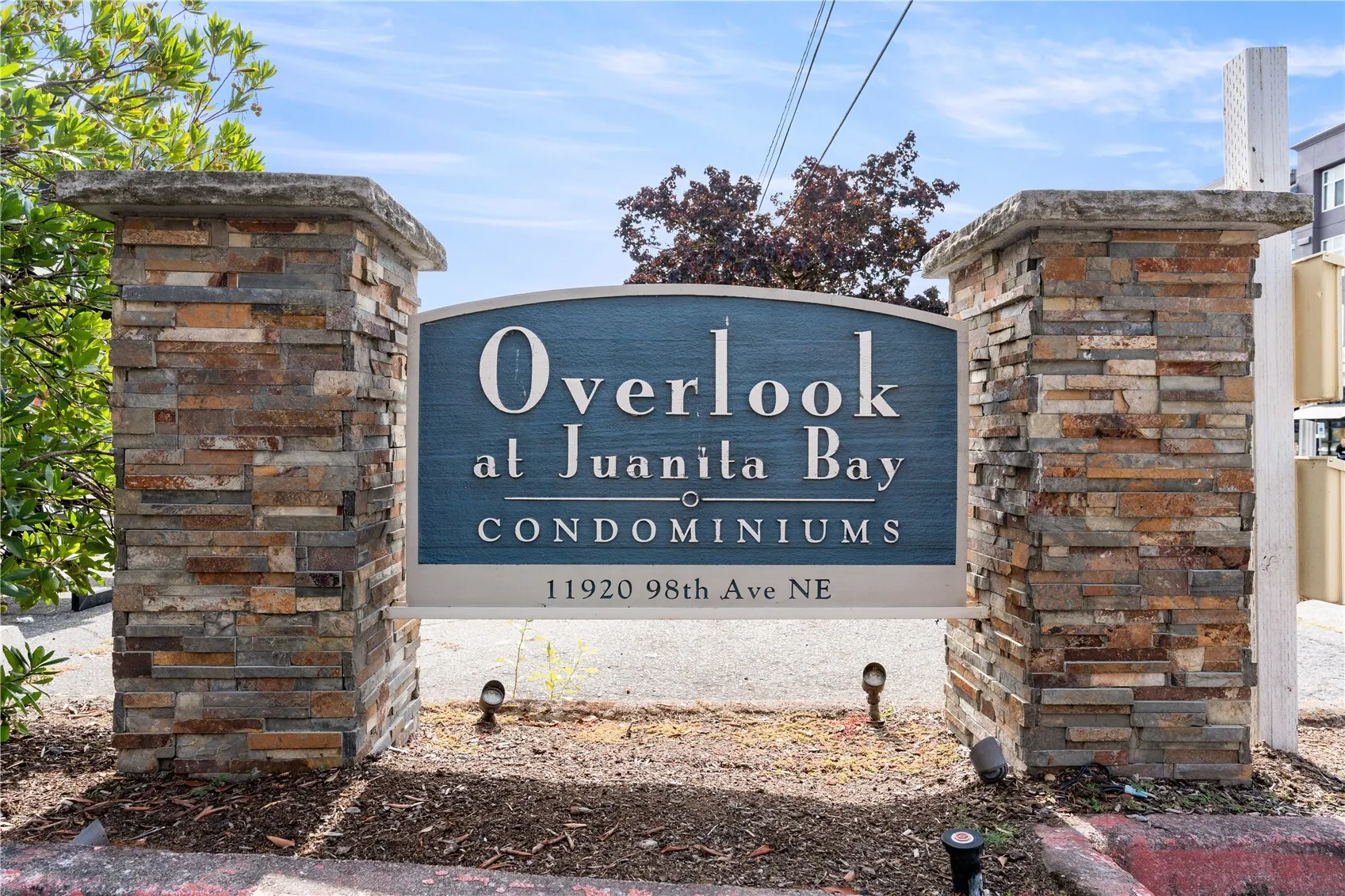 11920 98th Avenue NE #302, Kirkland, WA 98034