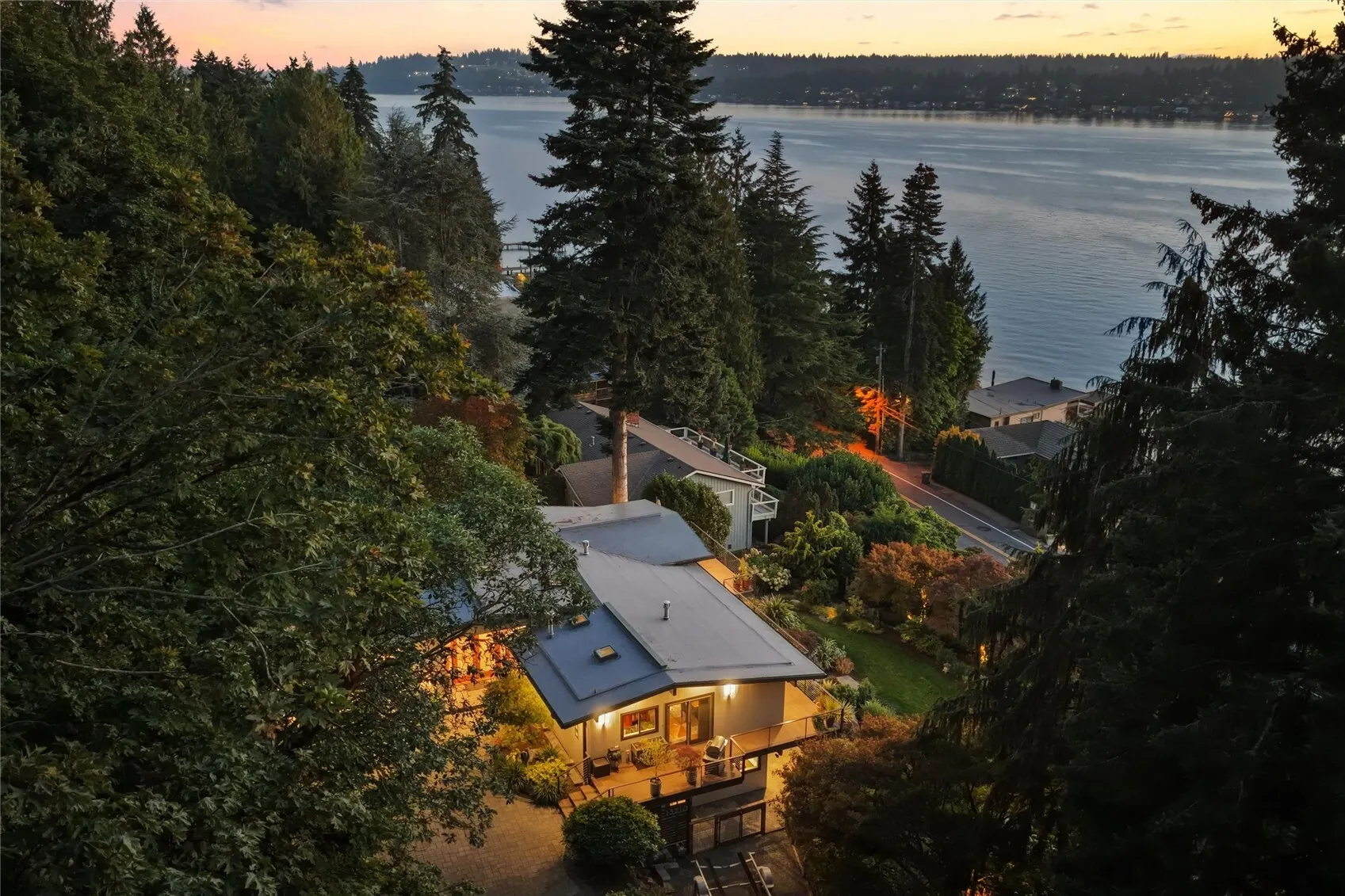 13210 Holmes Point Drive NE, Kirkland, WA 98034-9016