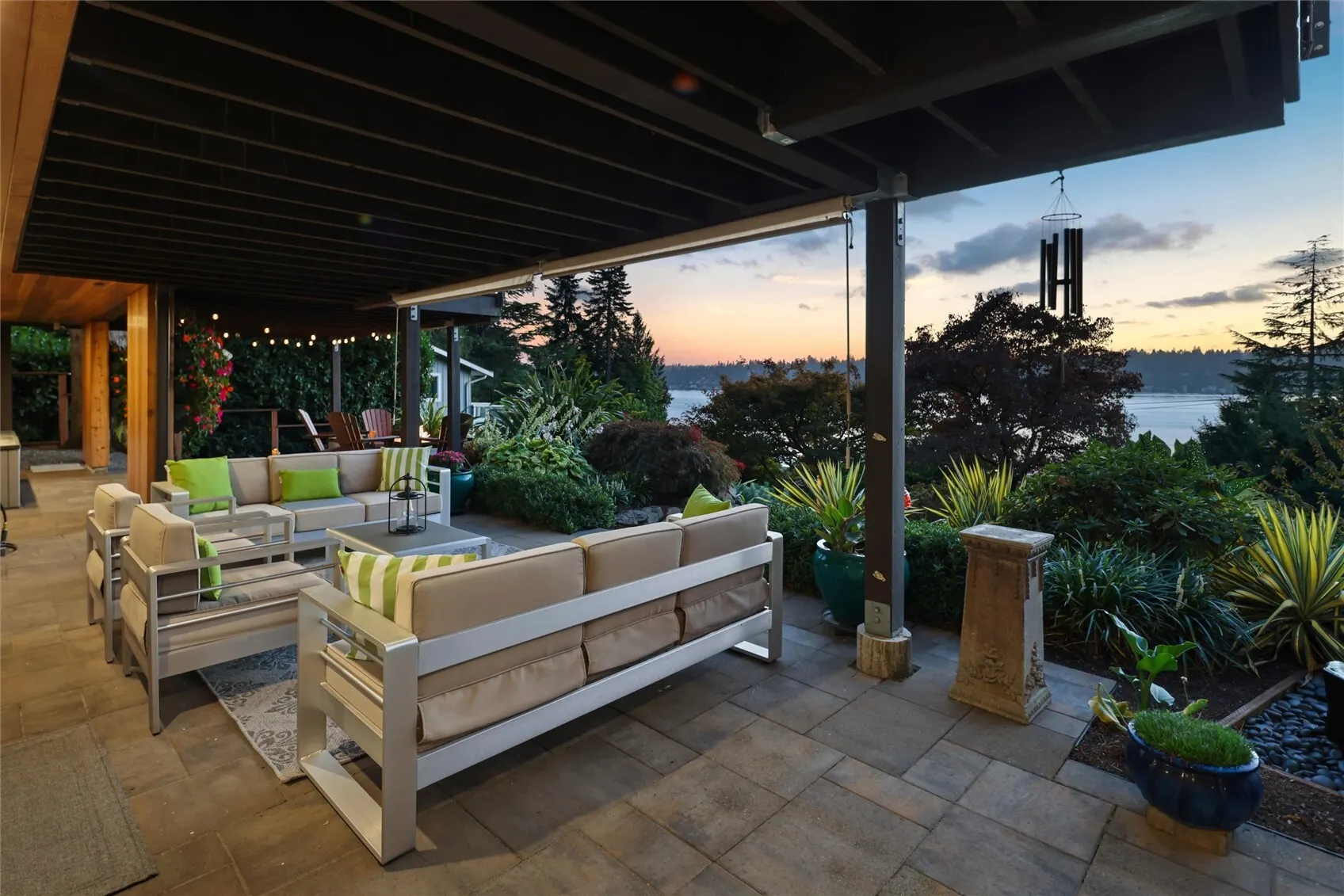 13210 Holmes Point Drive NE, Kirkland, WA 98034-9016