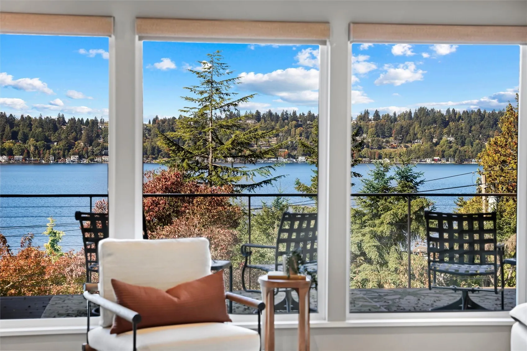 13210 Holmes Point Drive NE, Kirkland, WA 98034-9016