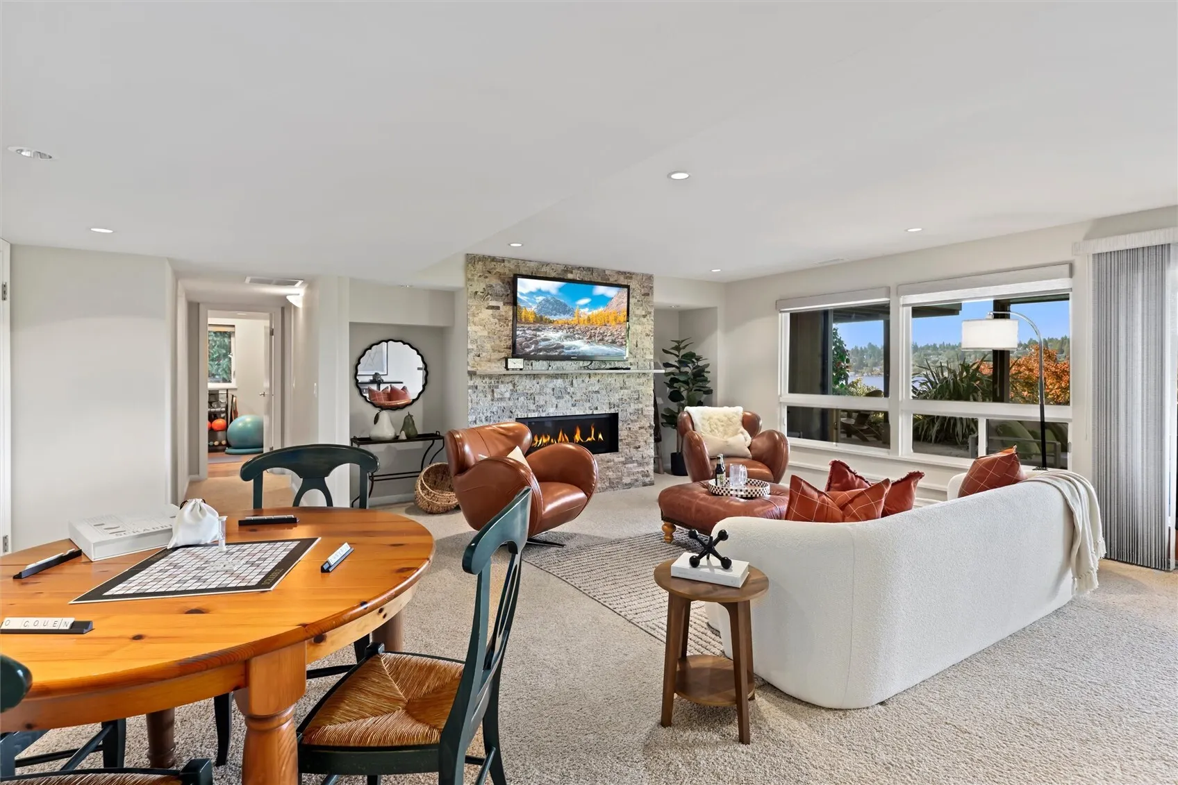 13210 Holmes Point Drive NE, Kirkland, WA 98034-9016