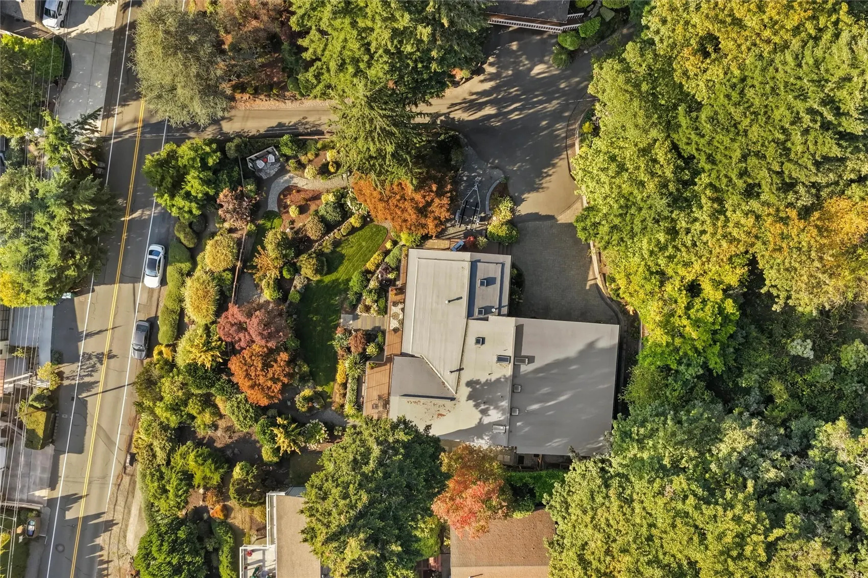 13210 Holmes Point Drive NE, Kirkland, WA 98034-9016