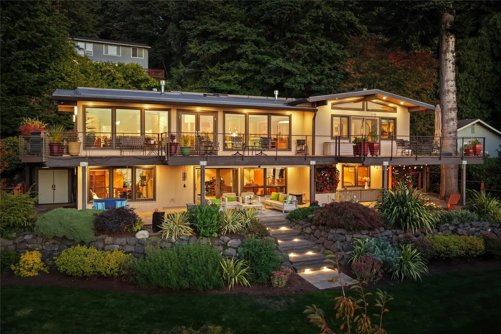 13210 Holmes Point Drive NE, Kirkland, WA 98034-9016