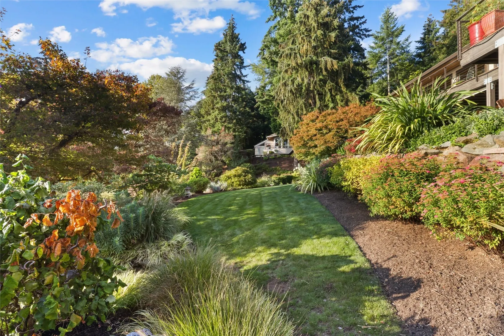 13210 Holmes Point Drive NE, Kirkland, WA 98034-9016