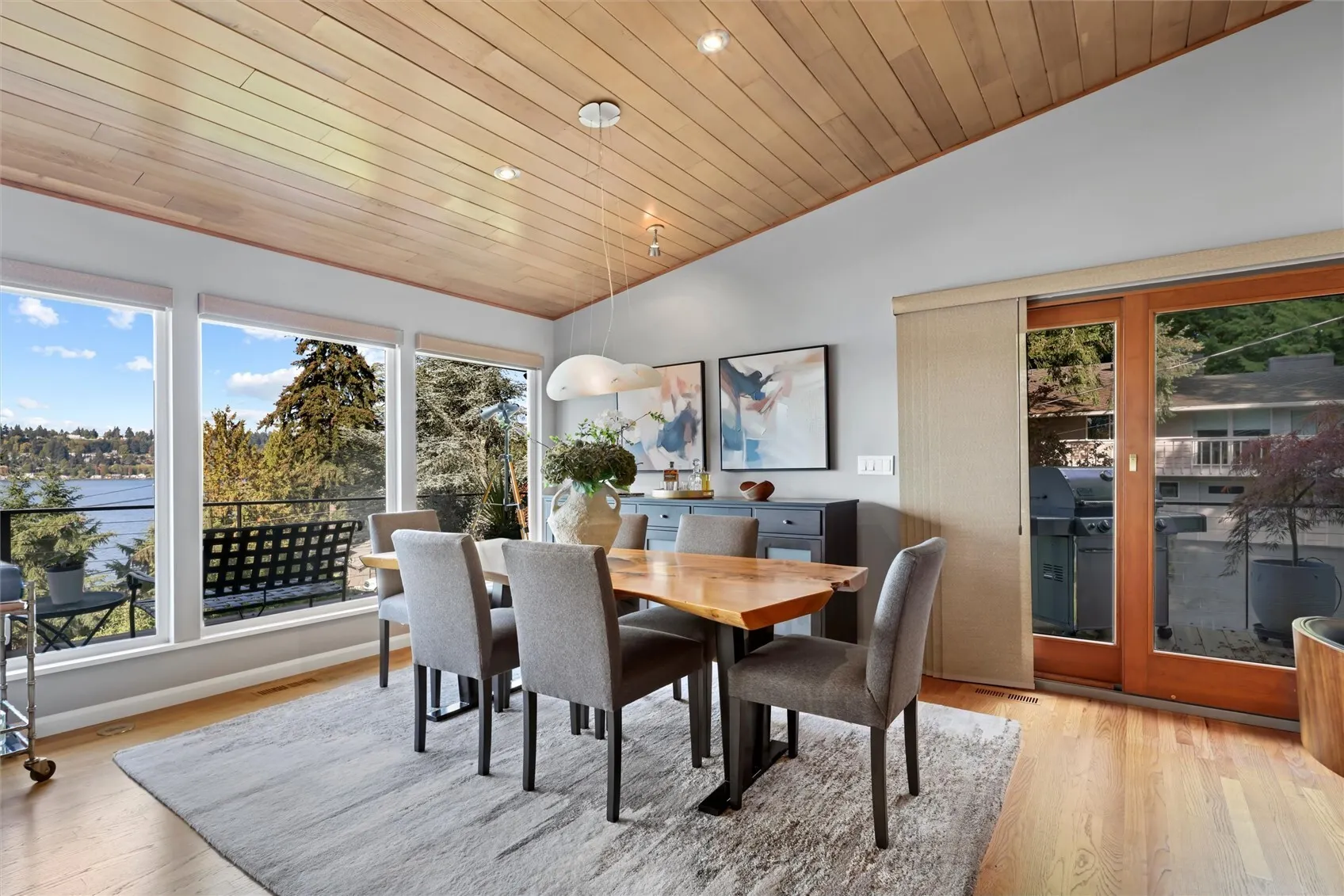 13210 Holmes Point Drive NE, Kirkland, WA 98034-9016