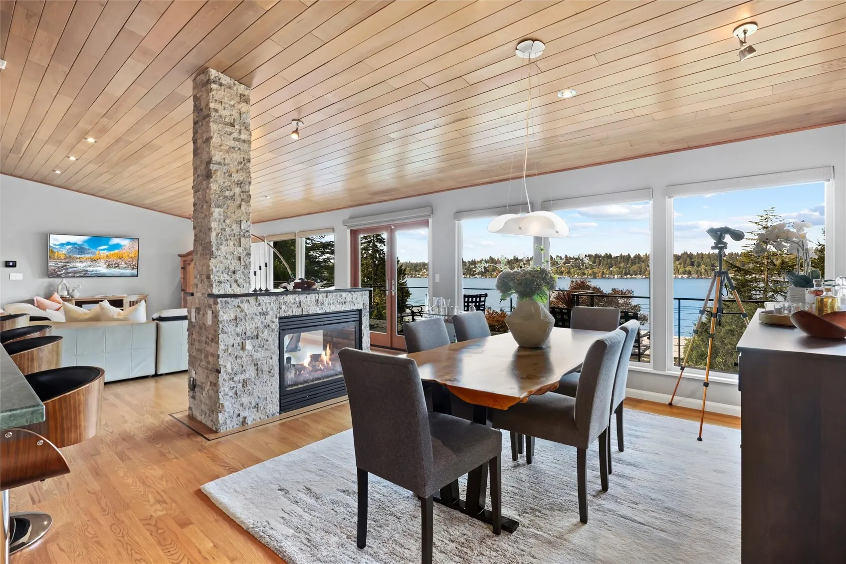 13210 Holmes Point Drive NE, Kirkland, WA 98034-9016