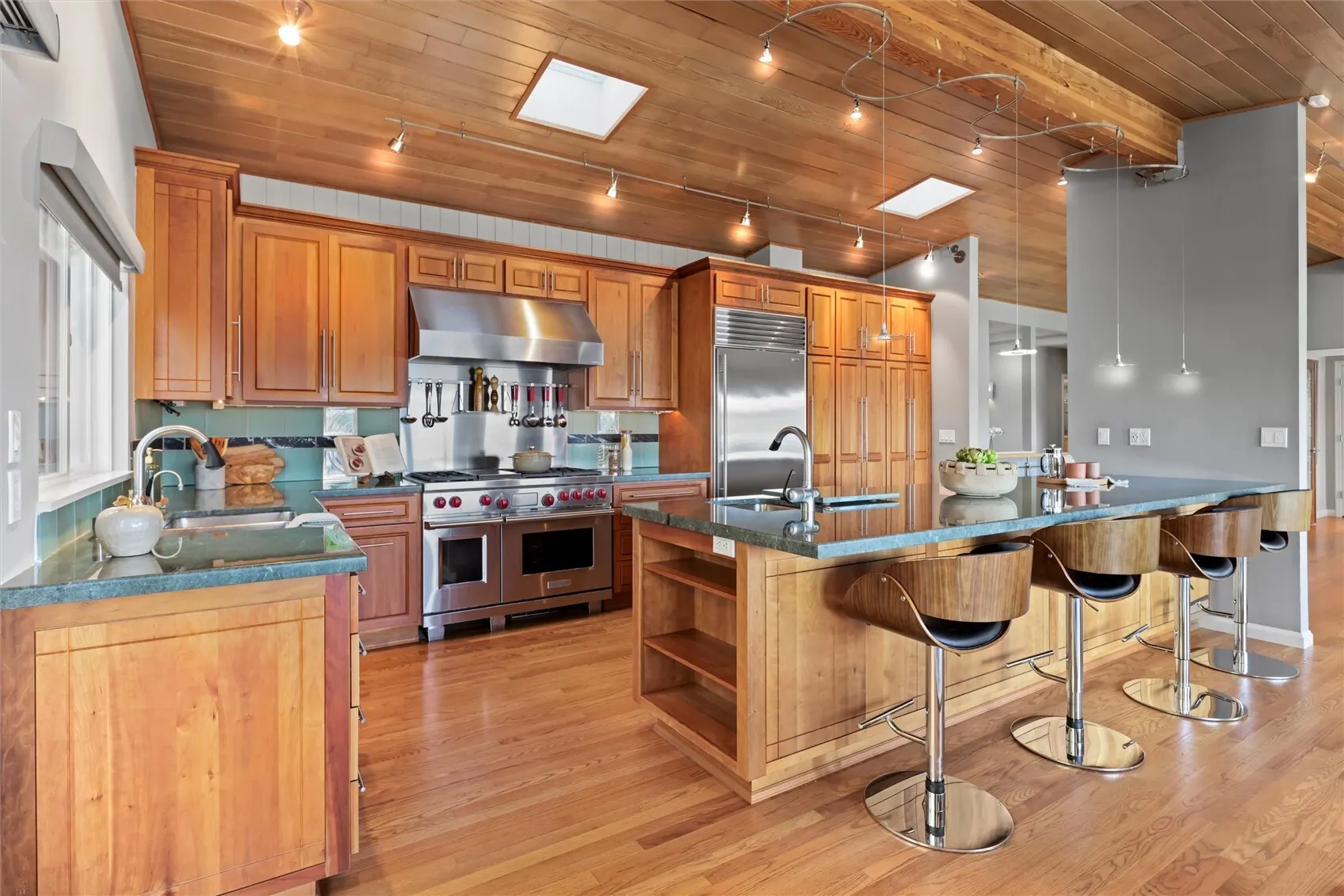 13210 Holmes Point Drive NE, Kirkland, WA 98034-9016