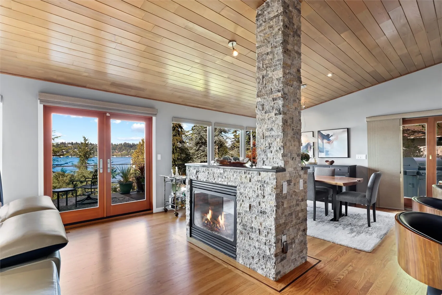 13210 Holmes Point Drive NE, Kirkland, WA 98034-9016