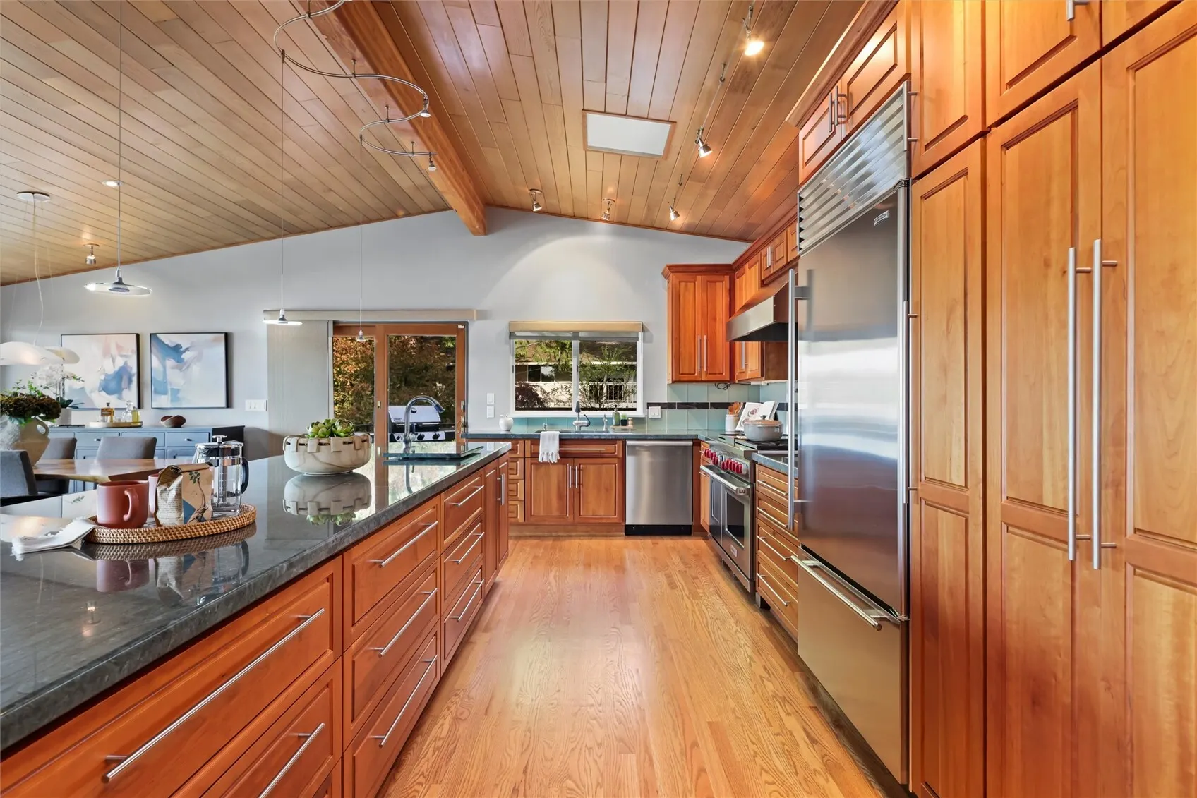 13210 Holmes Point Drive NE, Kirkland, WA 98034-9016