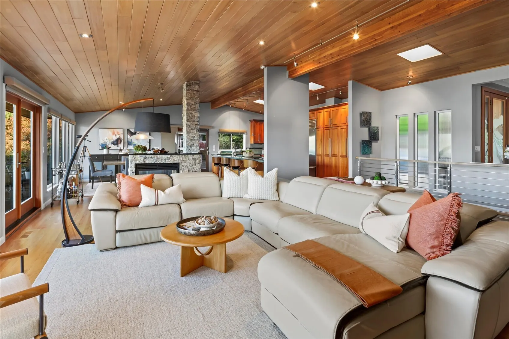 13210 Holmes Point Drive NE, Kirkland, WA 98034-9016