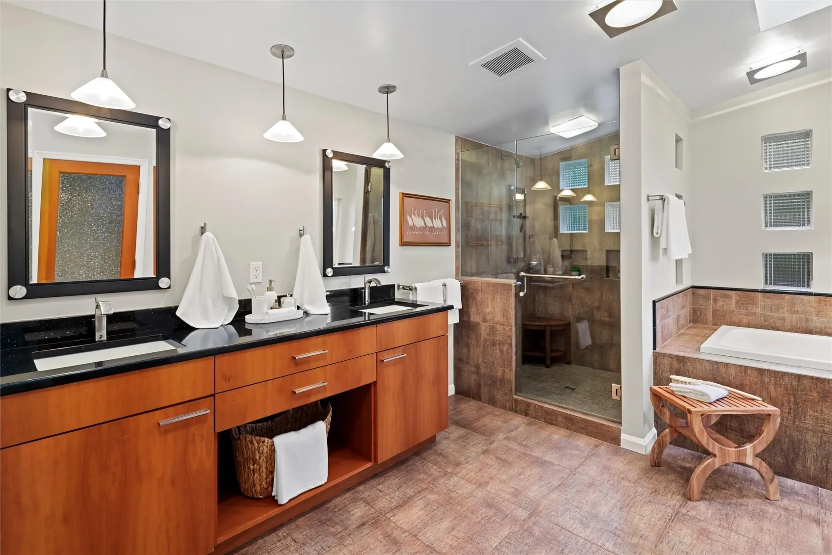 13210 Holmes Point Drive NE, Kirkland, WA 98034-9016