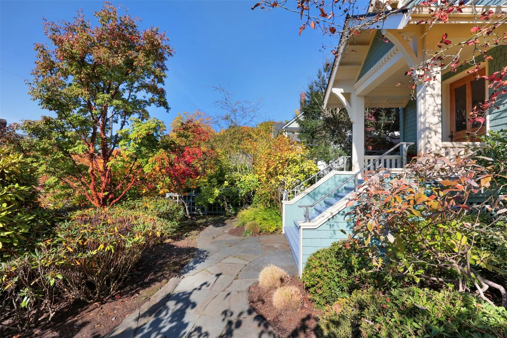 926 11th Avenue E, Seattle, WA 98102