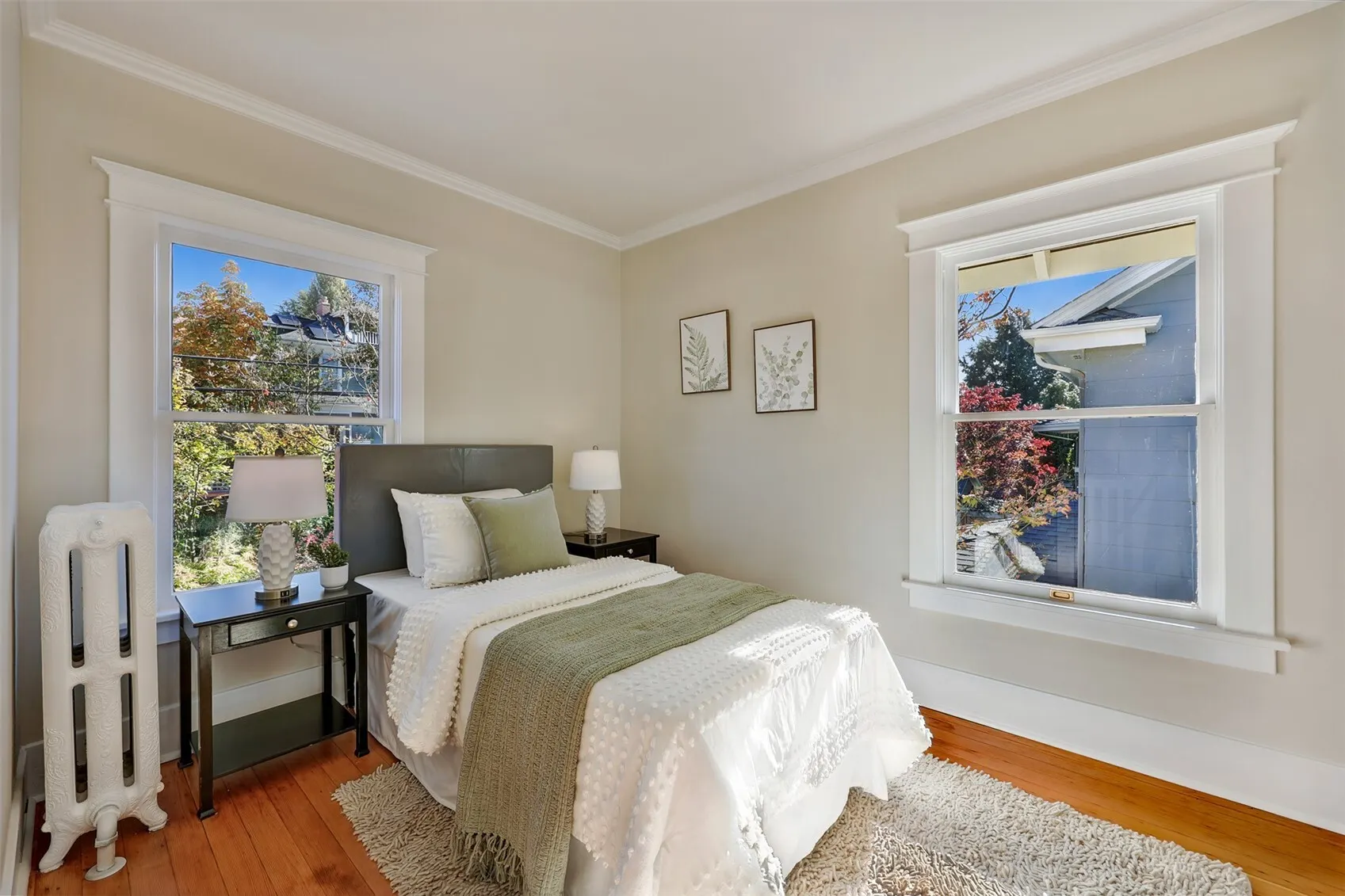 926 11th Avenue E, Seattle, WA 98102