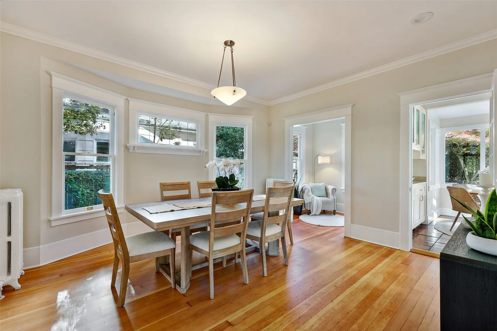 926 11th Avenue E, Seattle, WA 98102