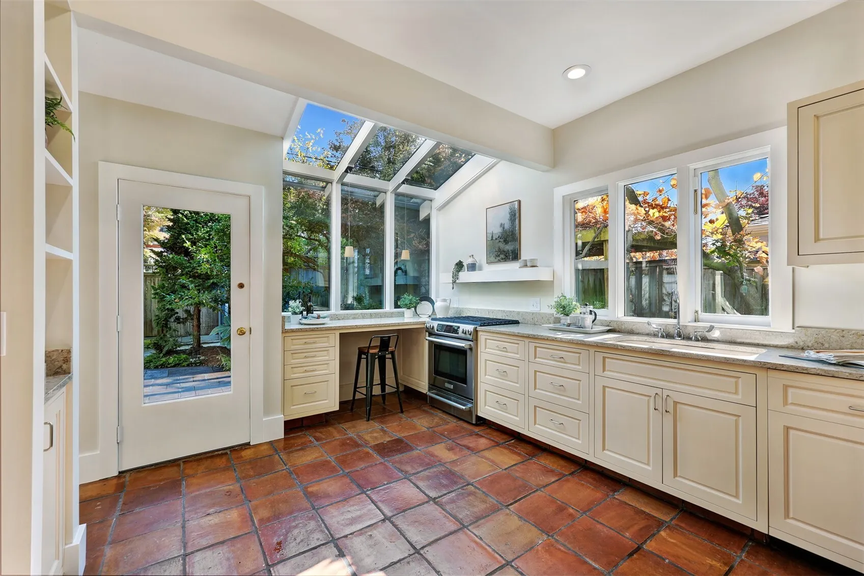 926 11th Avenue E, Seattle, WA 98102