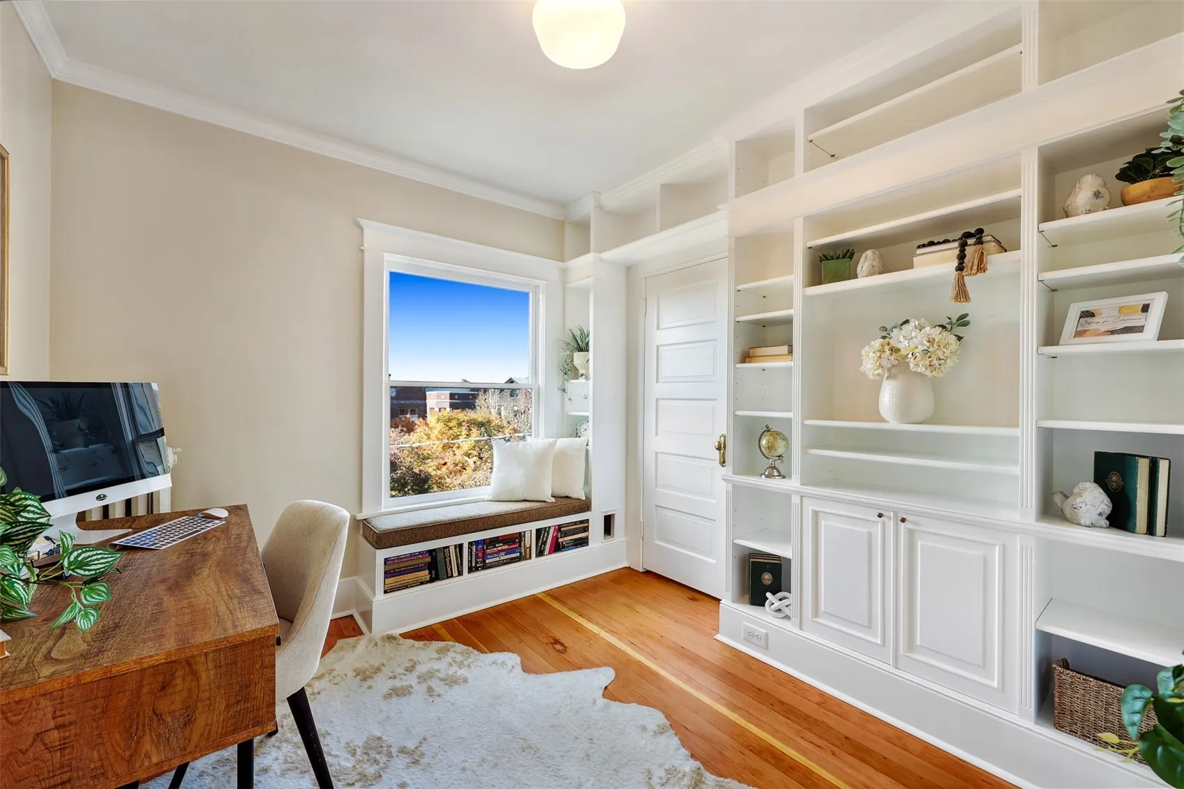 926 11th Avenue E, Seattle, WA 98102