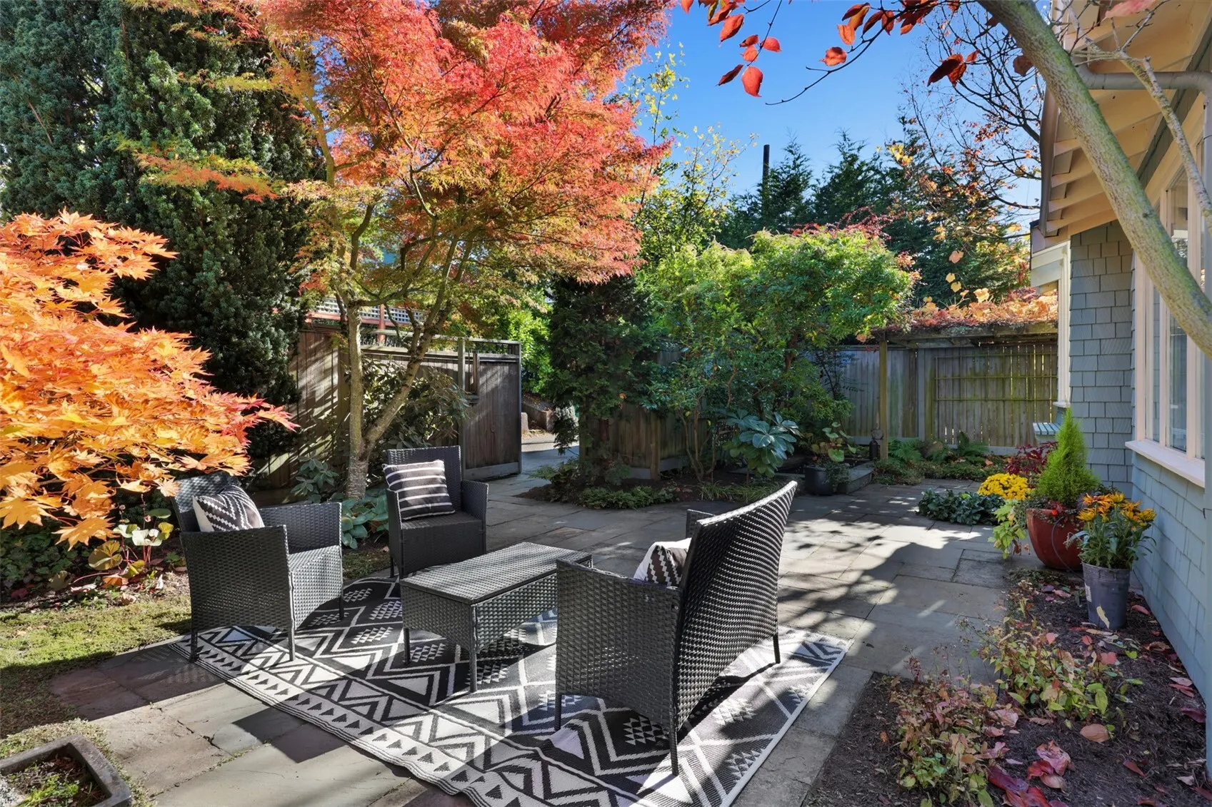 926 11th Avenue E, Seattle, WA 98102