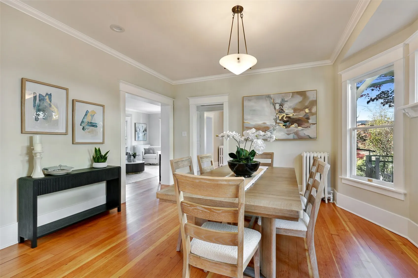 926 11th Avenue E, Seattle, WA 98102