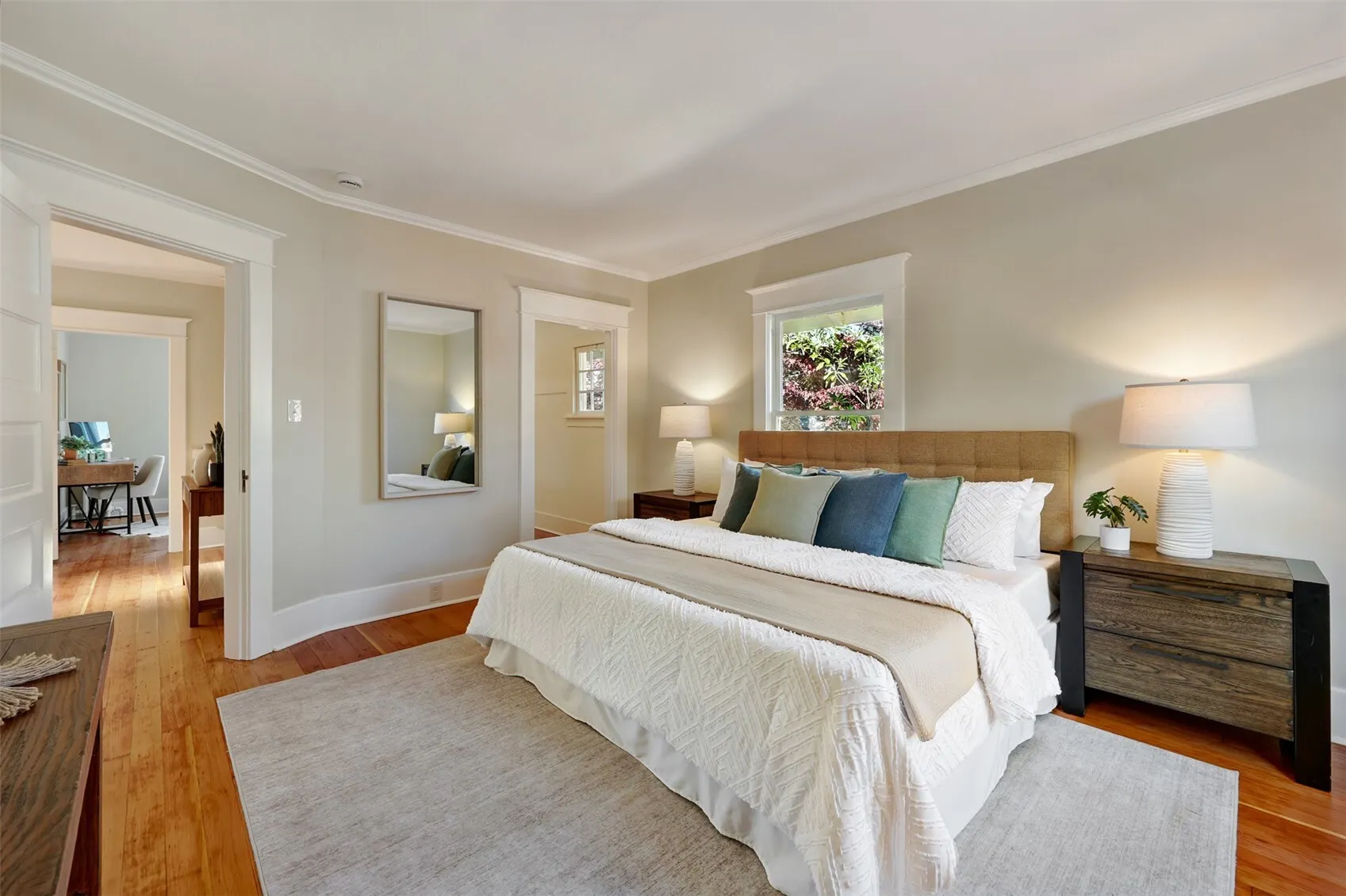 926 11th Avenue E, Seattle, WA 98102