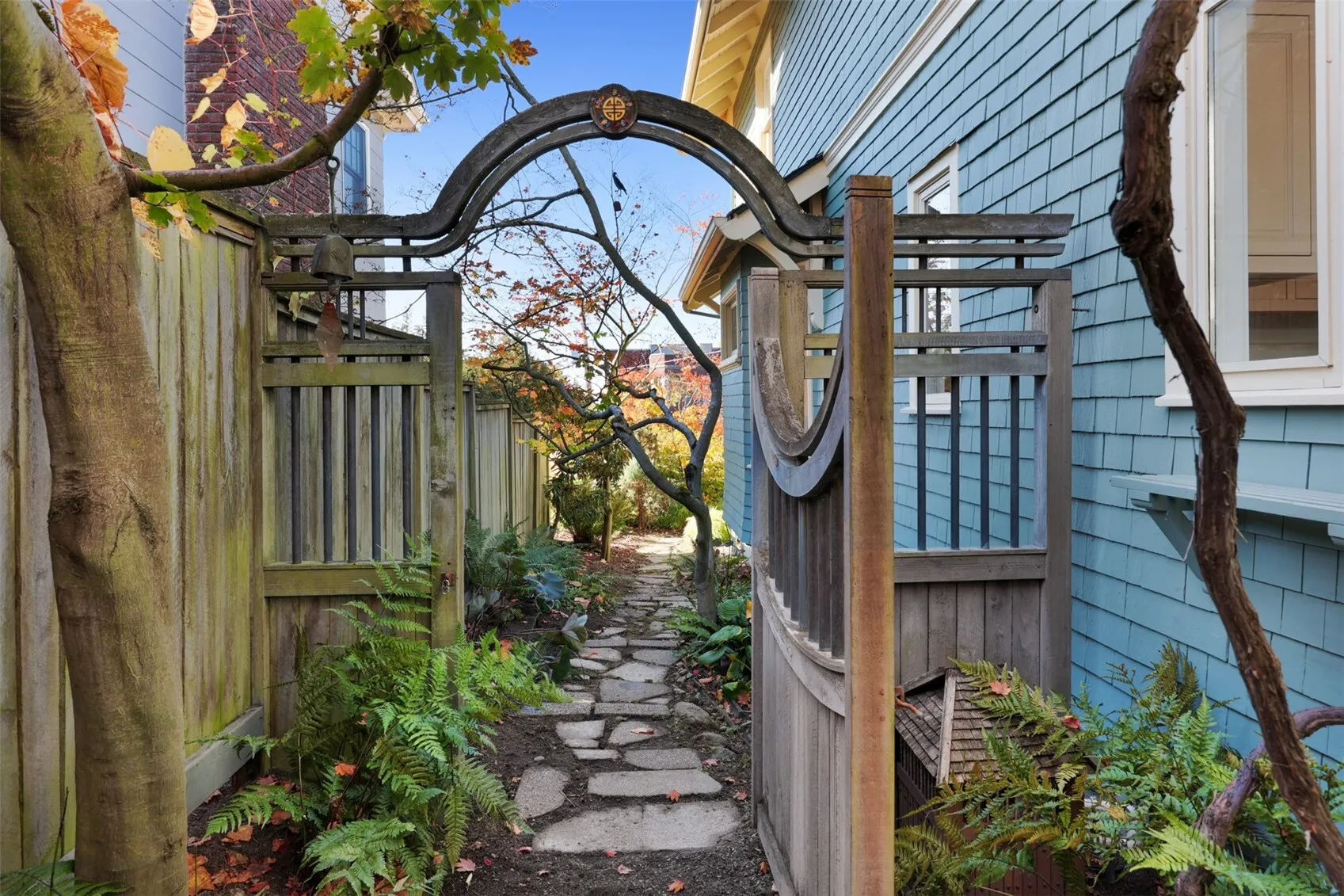 926 11th Avenue E, Seattle, WA 98102