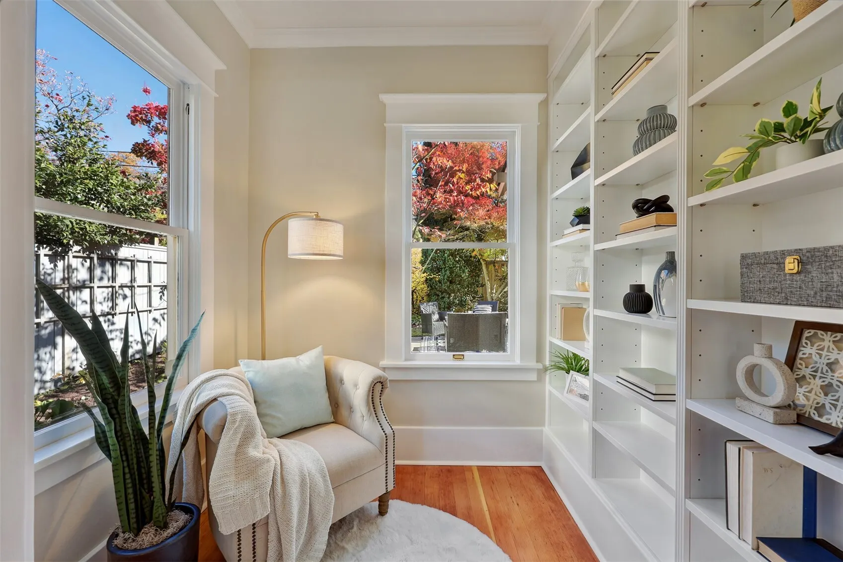 926 11th Avenue E, Seattle, WA 98102