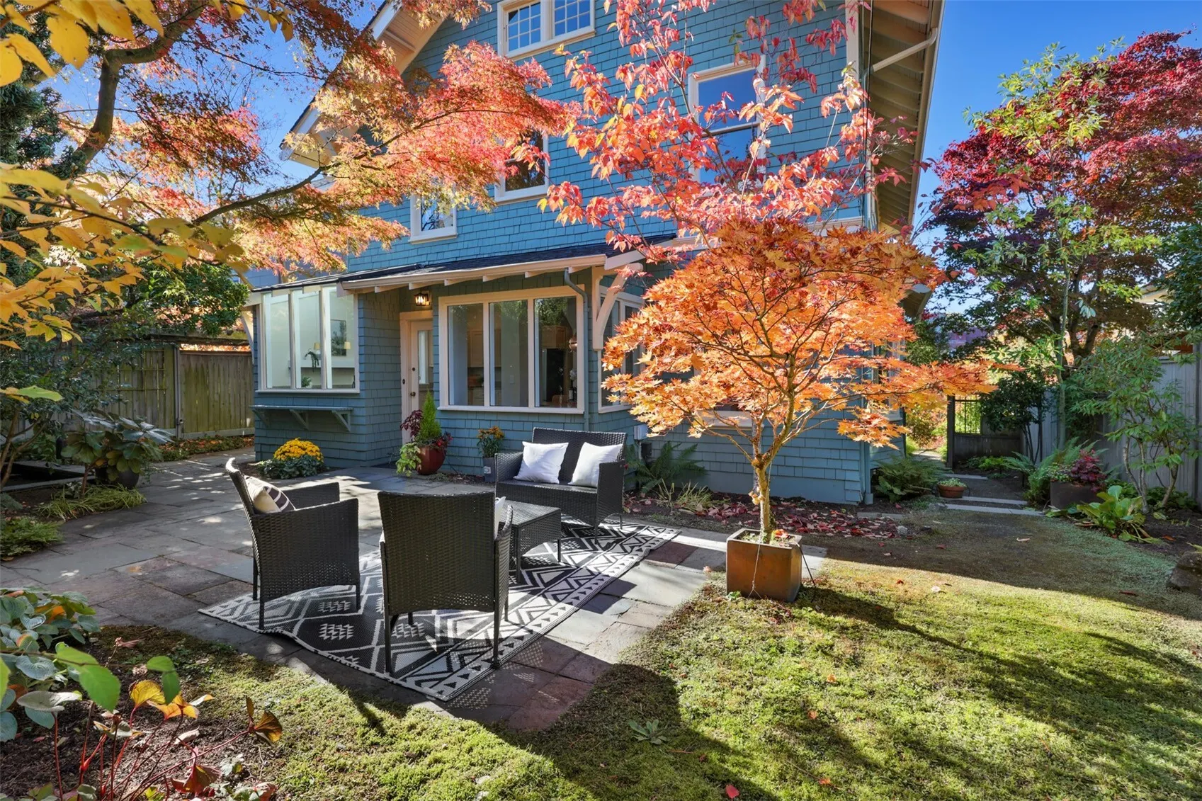 926 11th Avenue E, Seattle, WA 98102