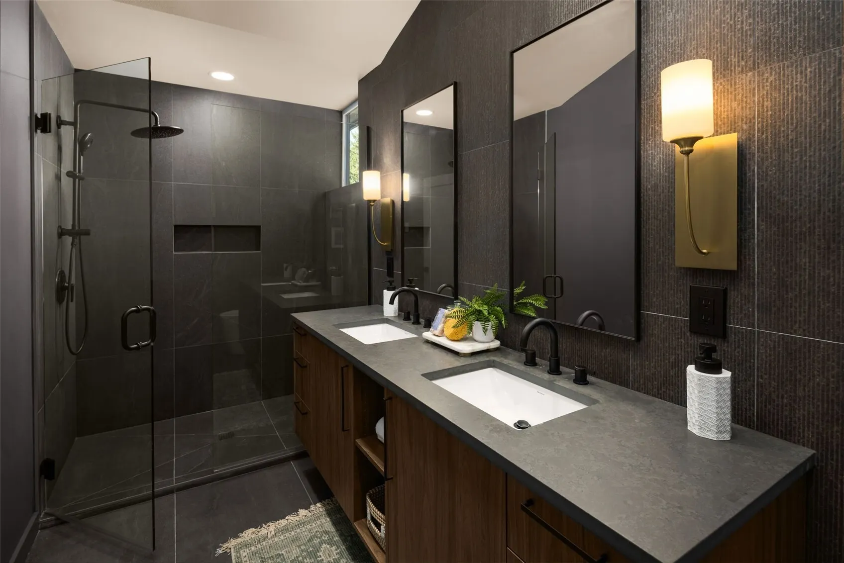 14037 Densmore Avenue N, Seattle, WA 98133