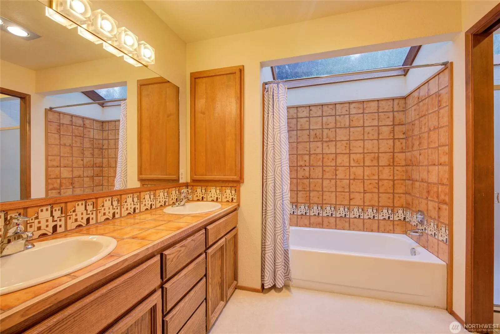 6436 NE 135th Place , Kirkland, WA 98034-1626