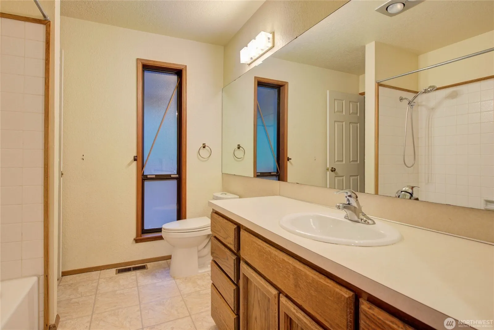 6436 NE 135th Place , Kirkland, WA 98034-1626