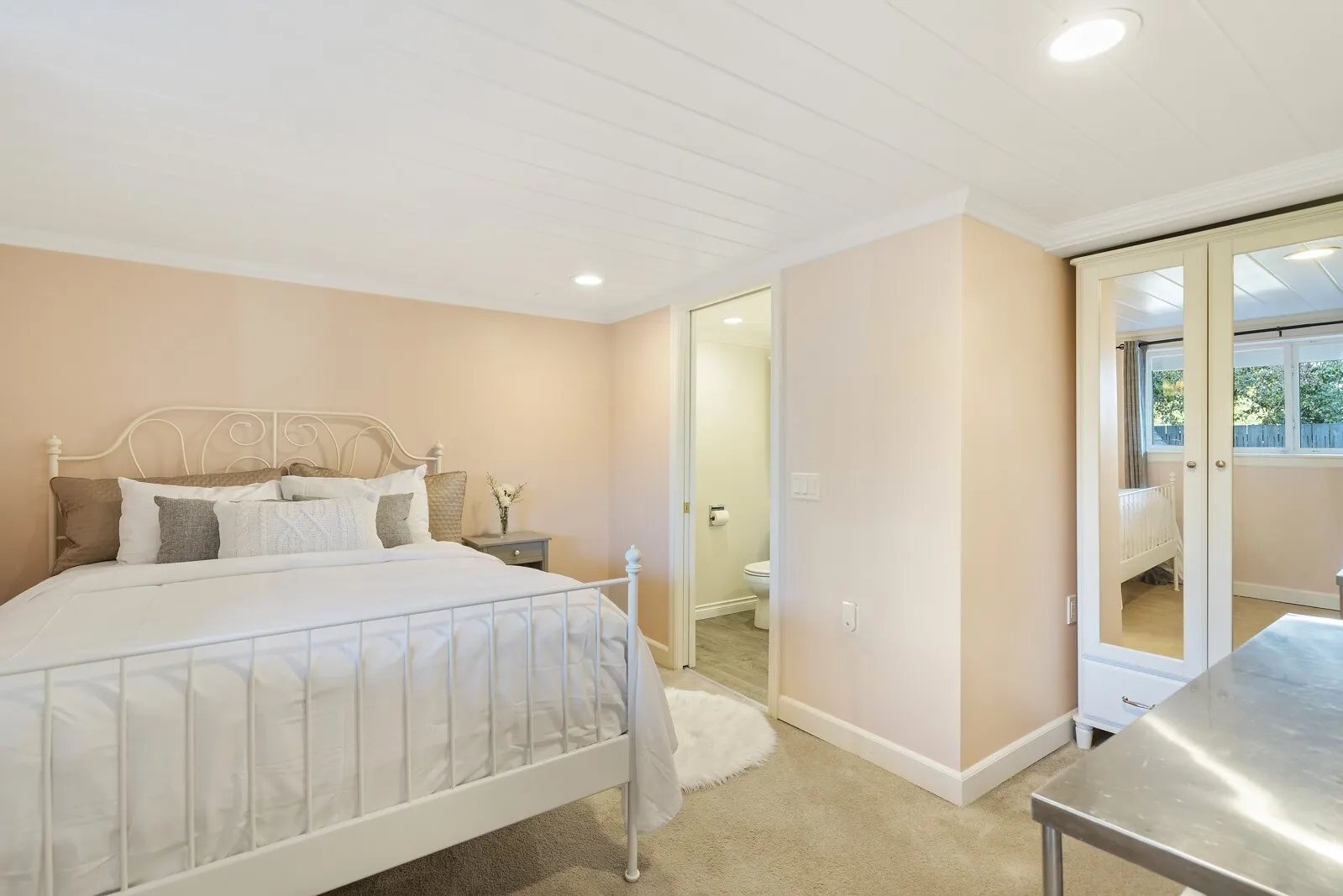 10498 Dixon Drive S, Seattle, WA 98178