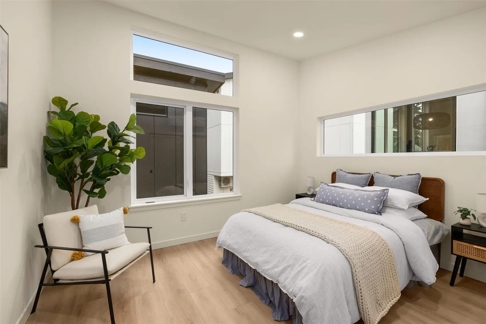 14039 Densmore Avenue N, Seattle, WA 98133