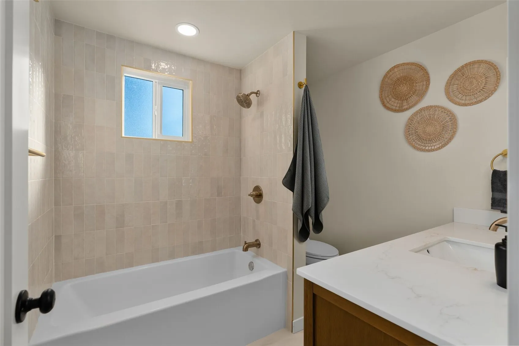 309 NW 48th Street , Seattle, WA 98107