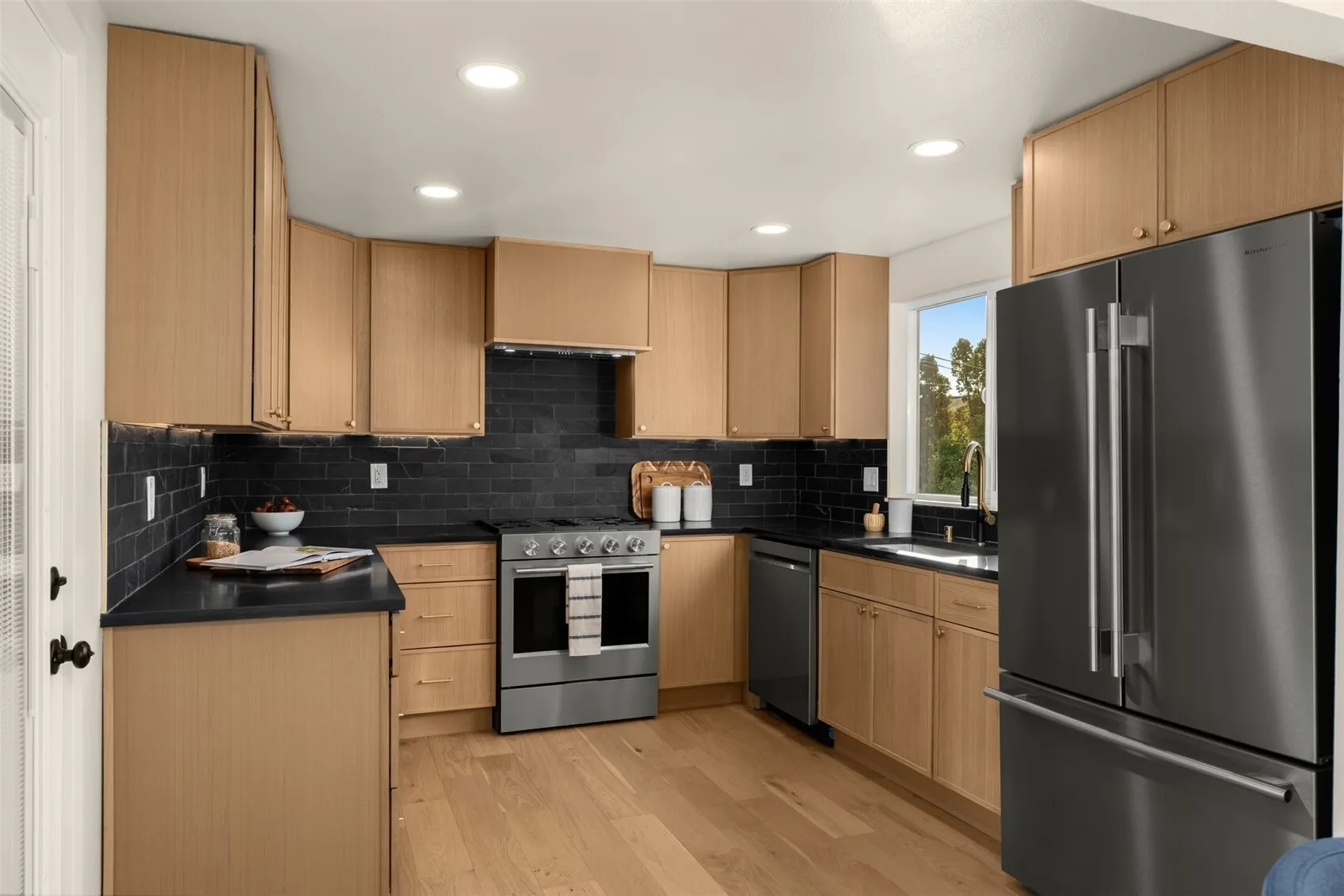 309 NW 48th Street , Seattle, WA 98107