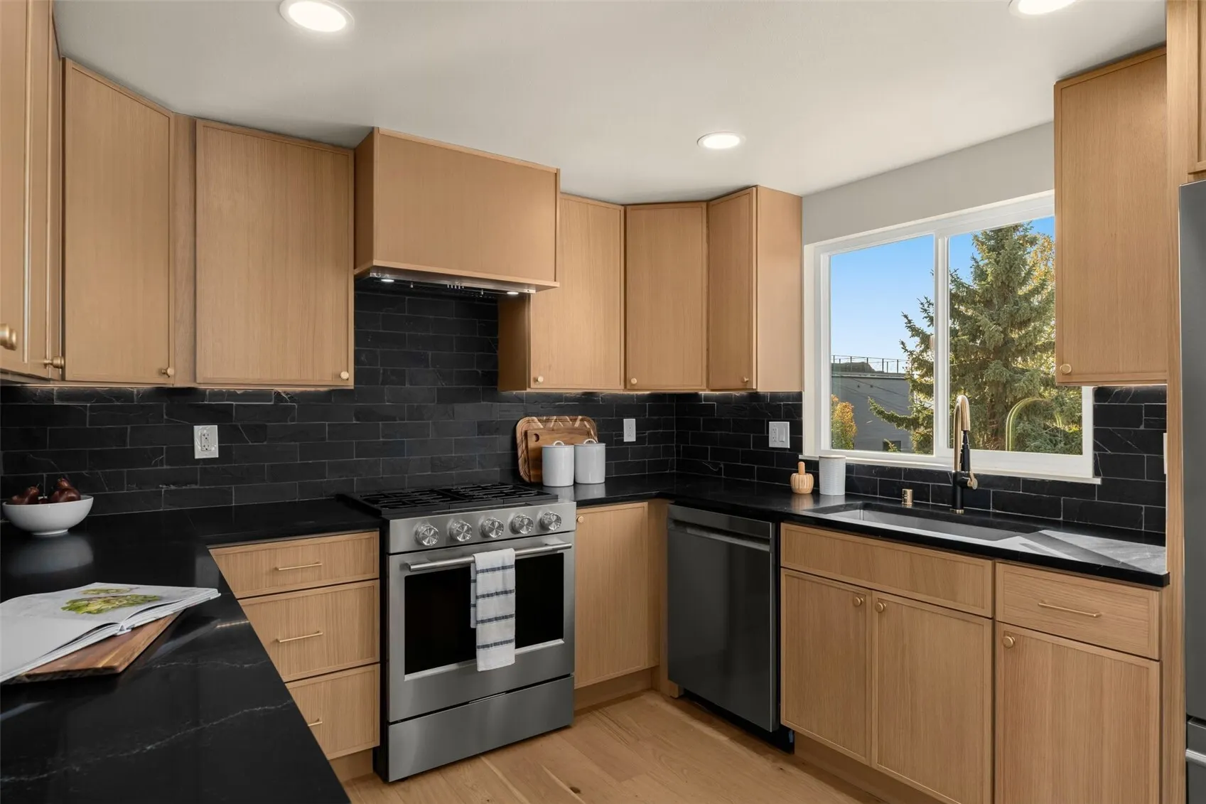 309 NW 48th Street , Seattle, WA 98107
