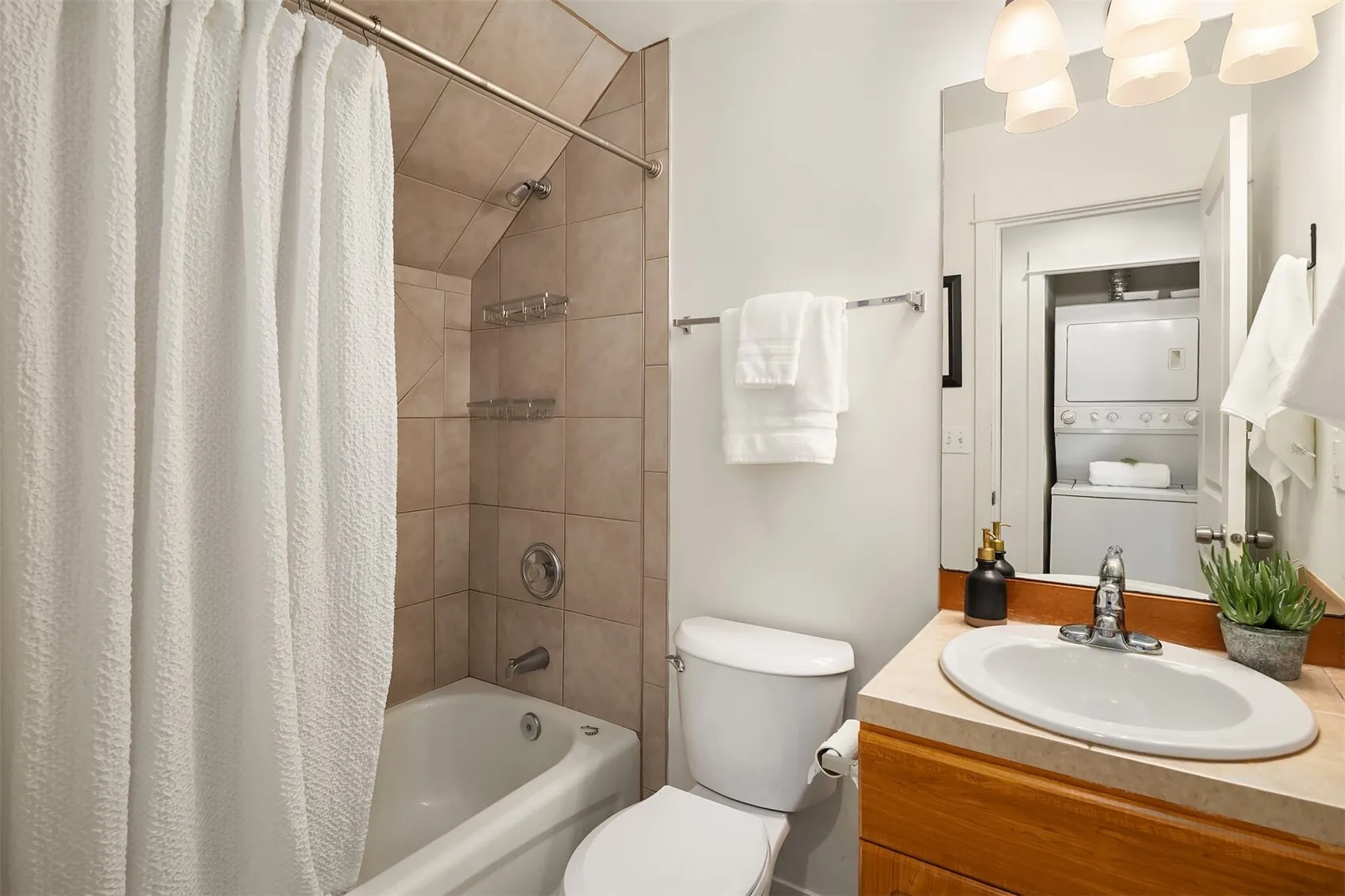 1813 S Bush Place #B, Seattle, WA 98144