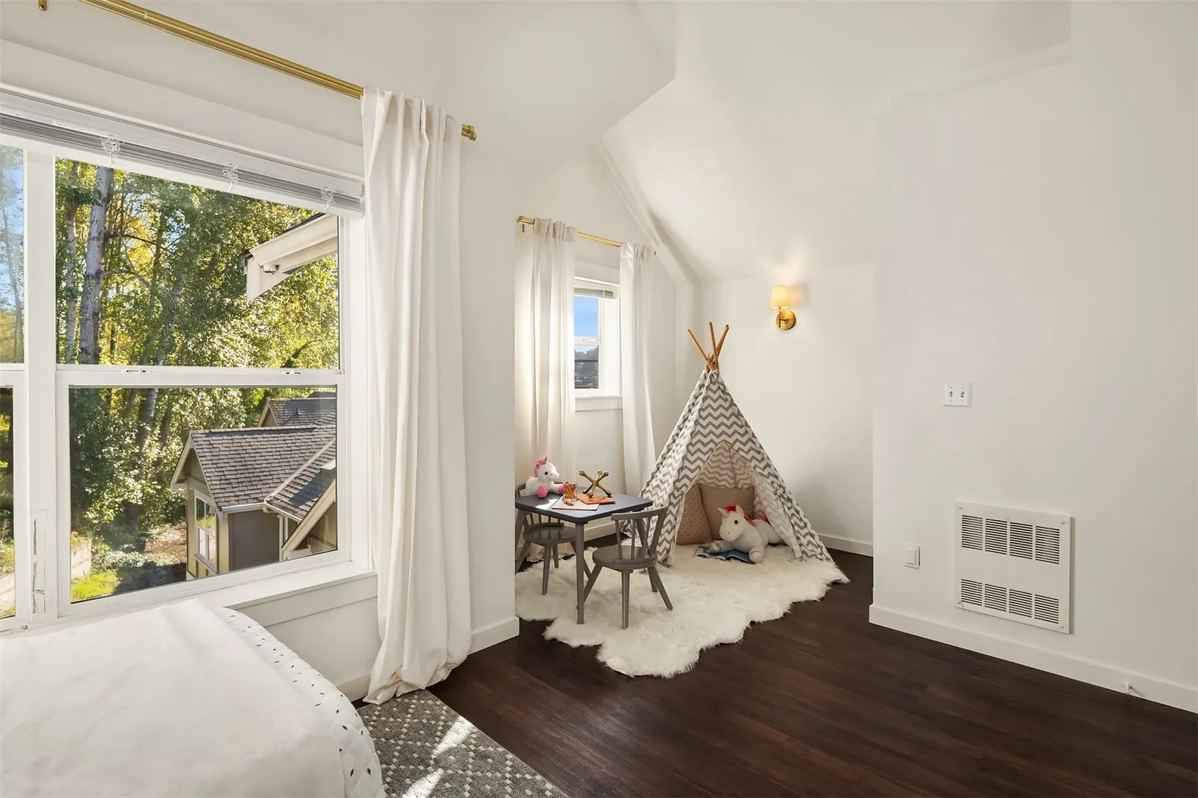 1813 S Bush Place #B, Seattle, WA 98144