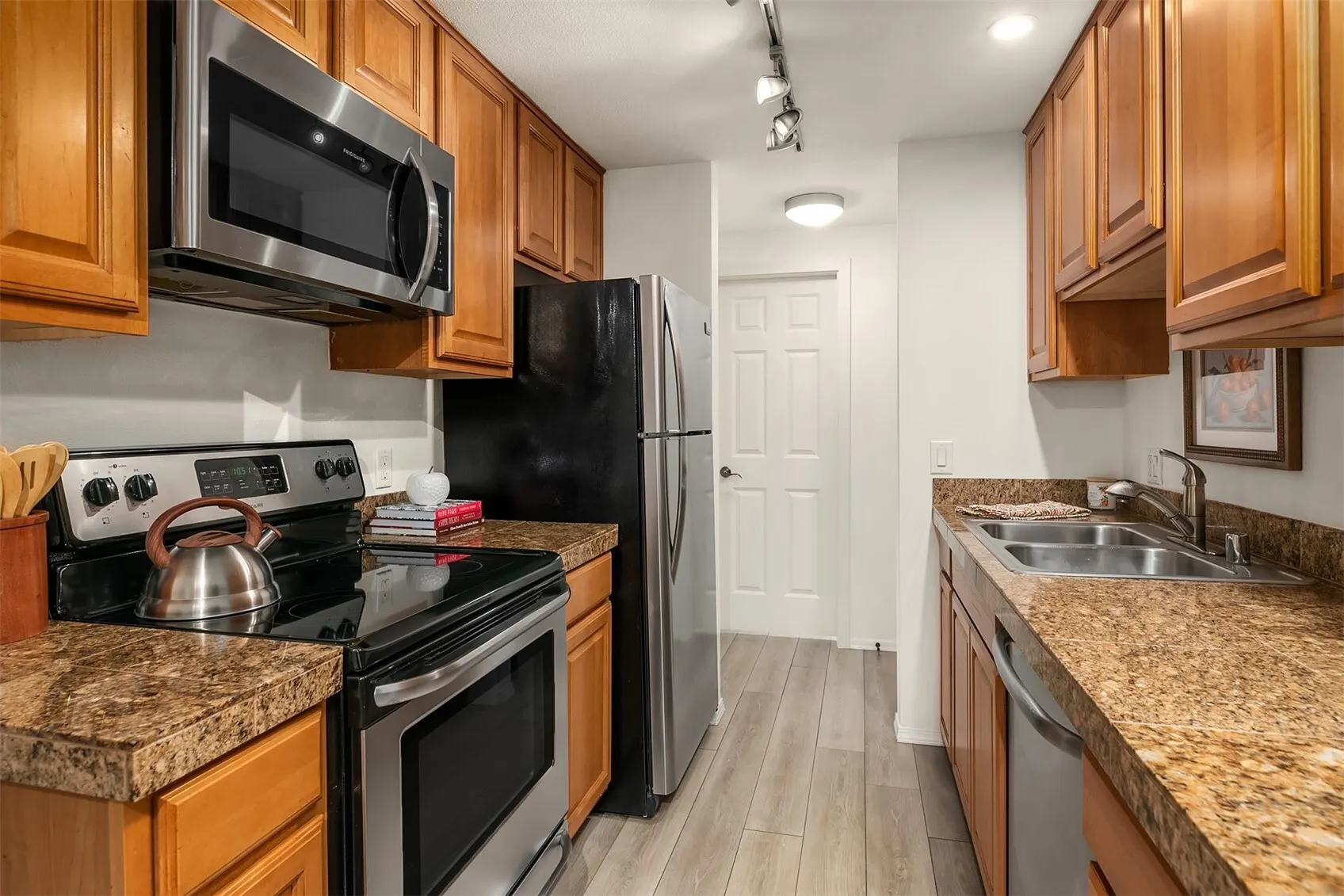 14300 32nd Avenue NE #204, Seattle, WA 98125