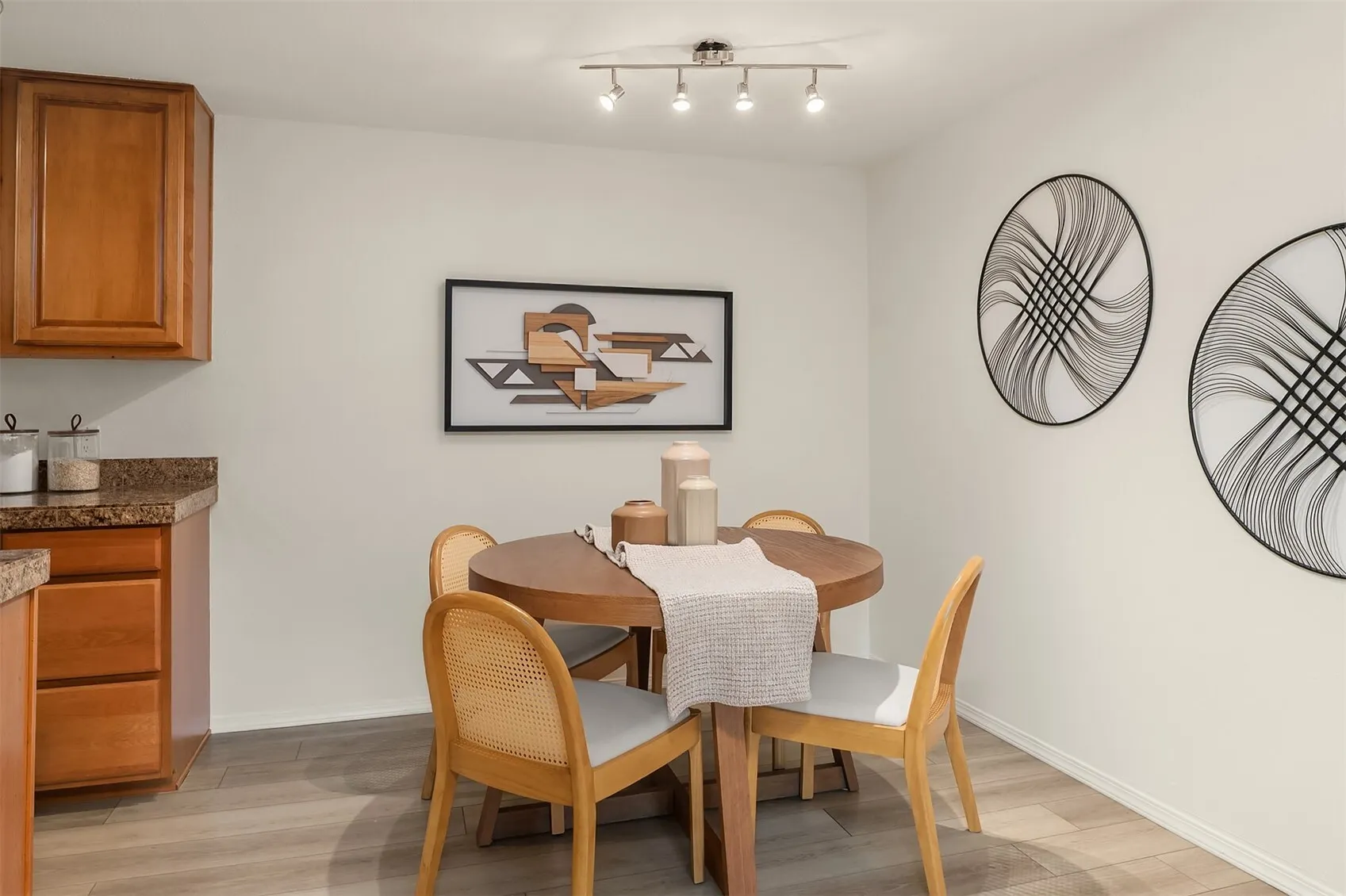 14300 32nd Avenue NE #204, Seattle, WA 98125