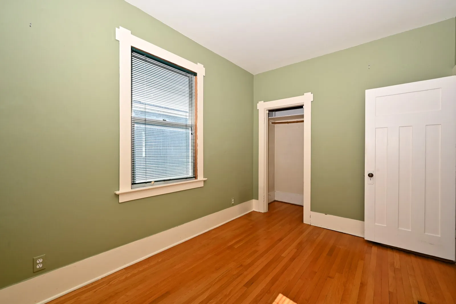 5818 7th Avenue NW, Seattle, WA 98107