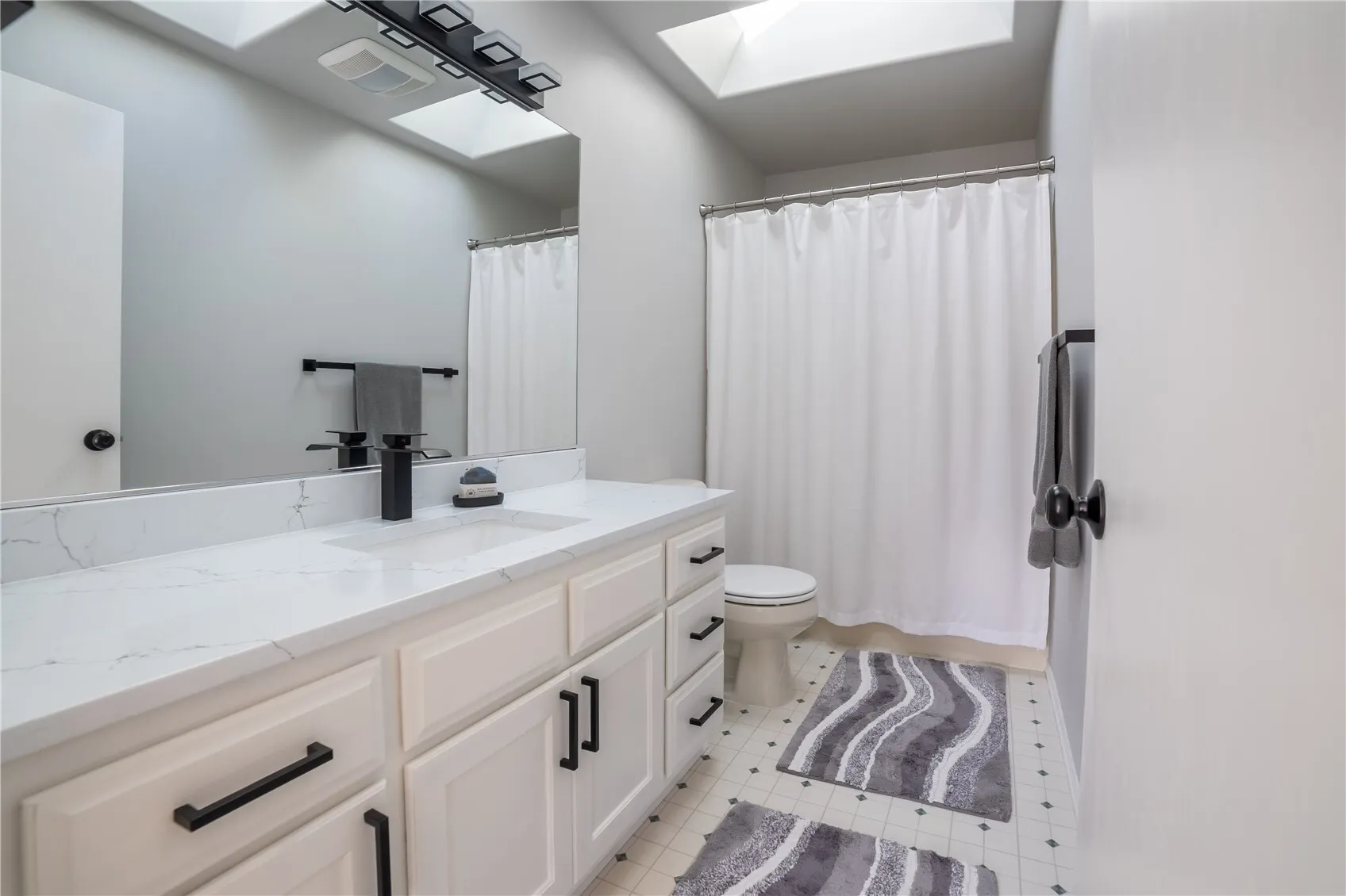 15633 44th Avenue W #B-1, Lynnwood, WA 98087