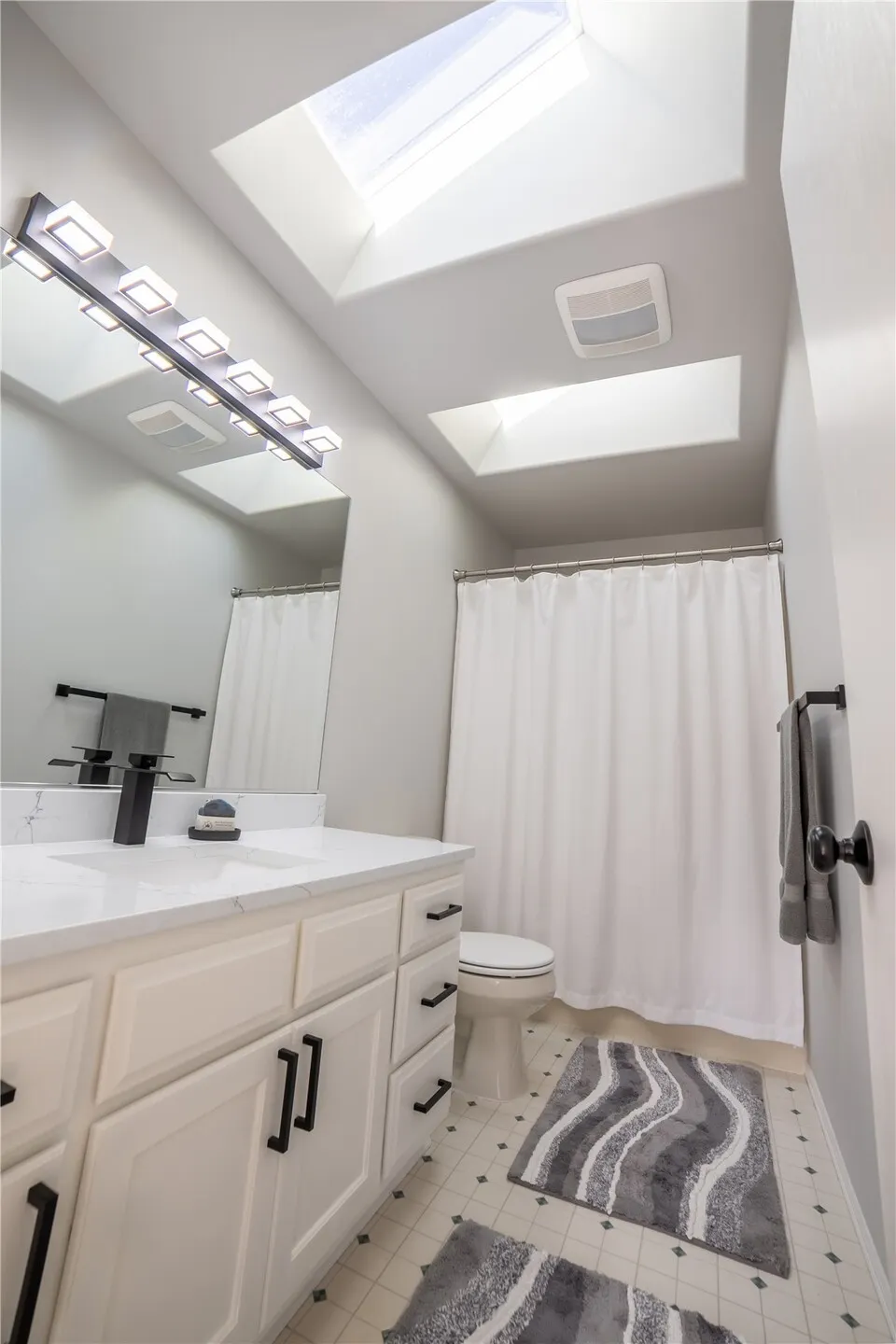 15633 44th Avenue W #B-1, Lynnwood, WA 98087