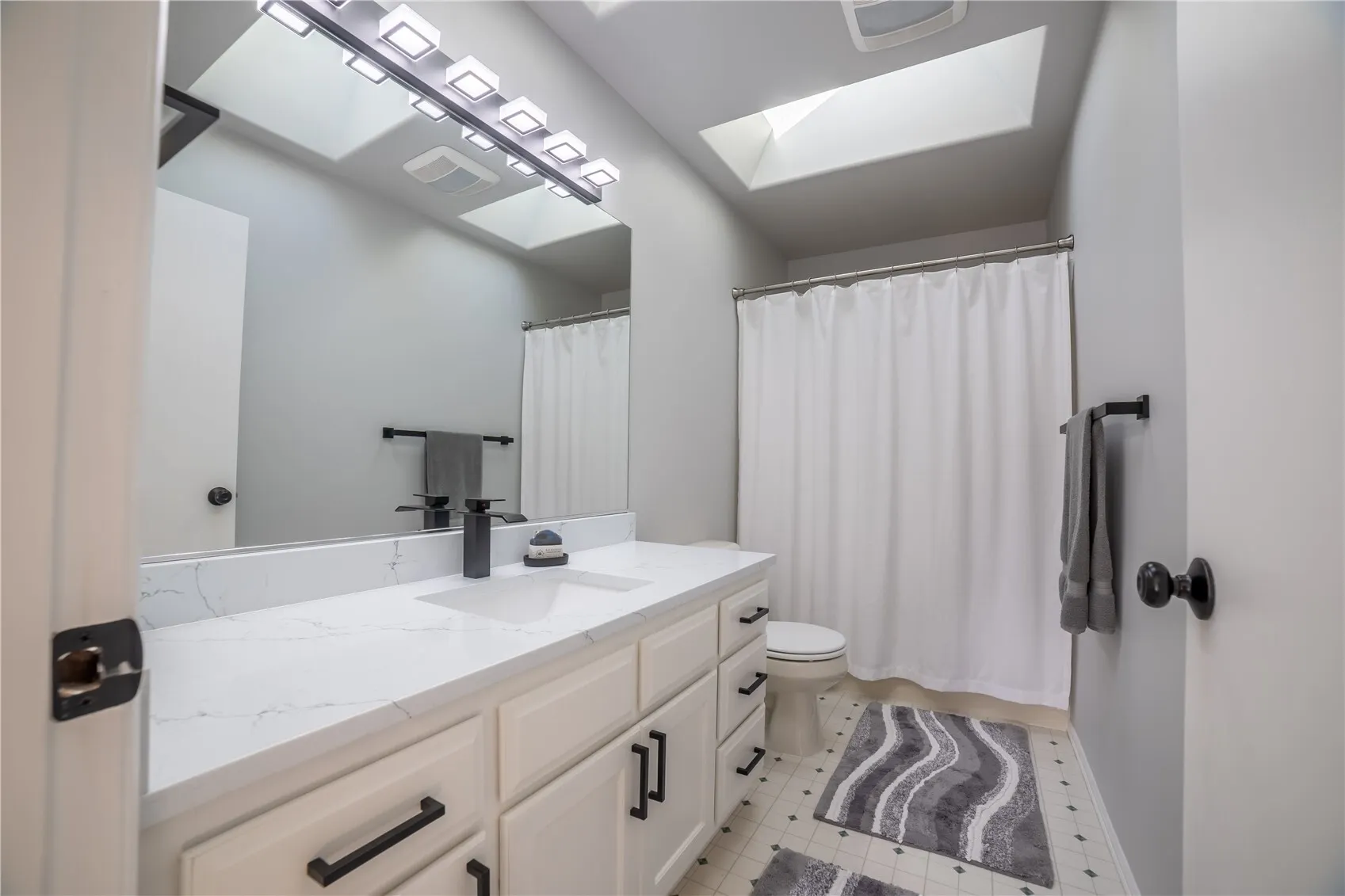 15633 44th Avenue W #B-1, Lynnwood, WA 98087