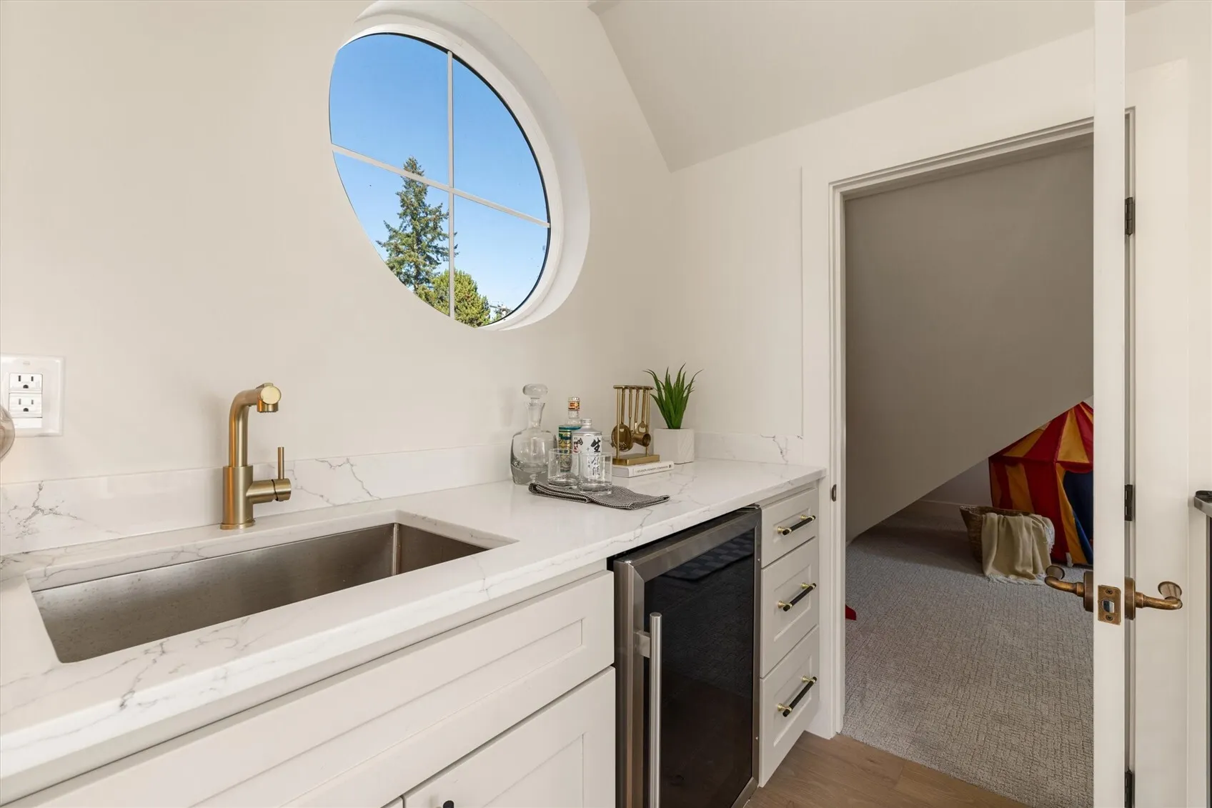 1441 Madrona Drive , Seattle, WA 98122