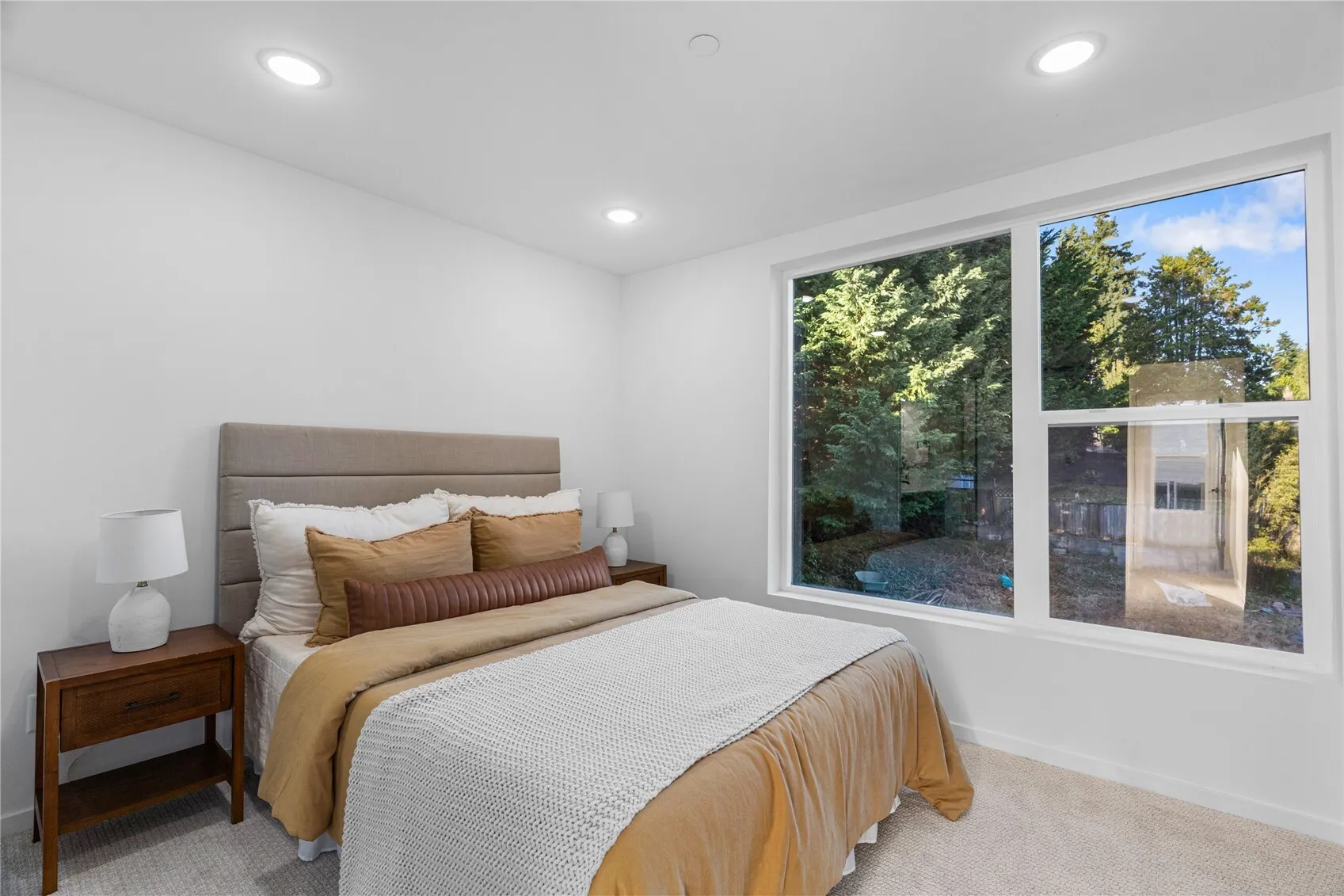 12516 35th Avenue NE #F, Seattle, WA 98125