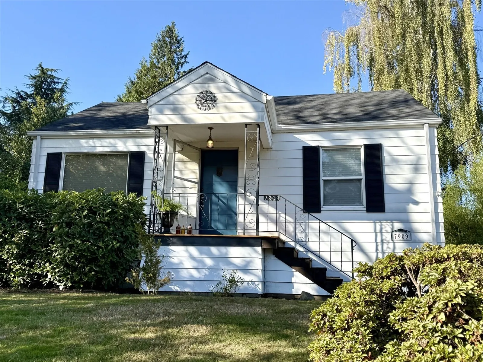 7909 9th Avenue SW, Seattle, WA 98106
