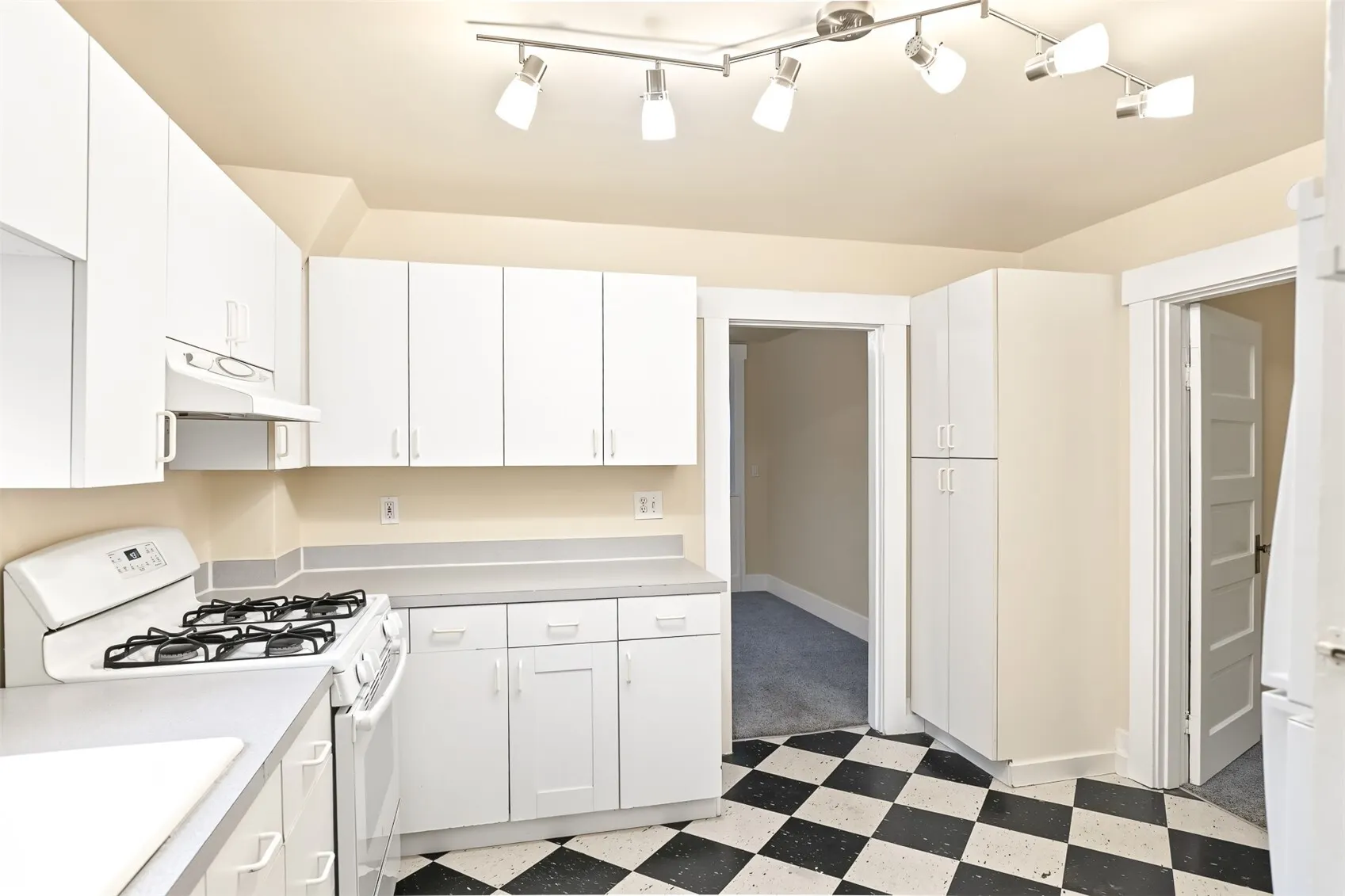 2861 NW 60th Street , Seattle, WA 98107
